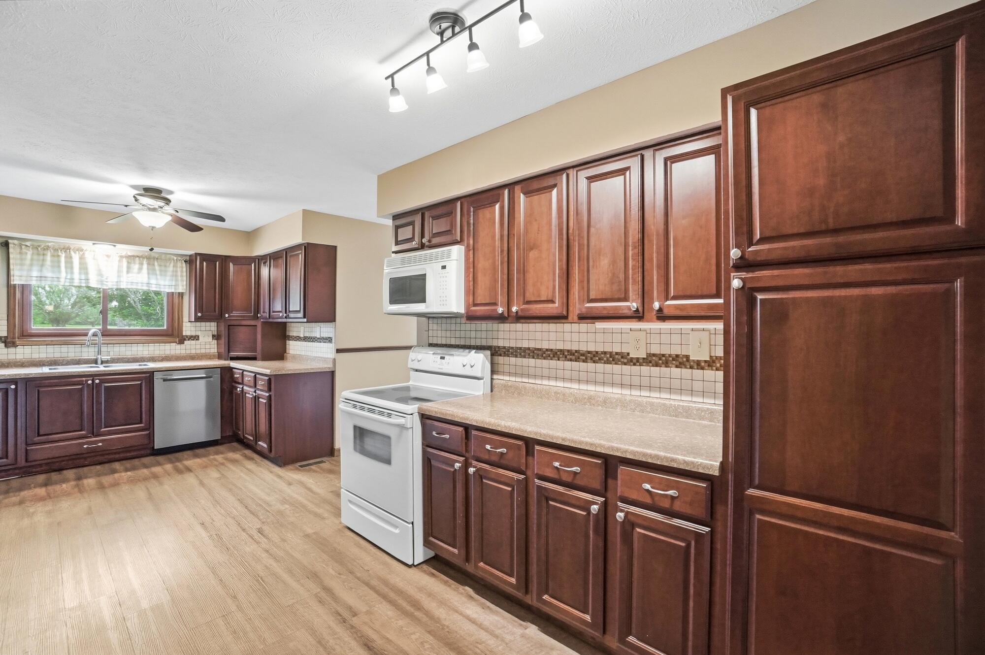 1700 Sparrow Road, Springfield, Ohio 45502