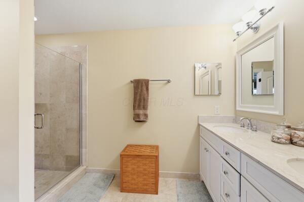 176 Lafayette Street, London, Ohio 43140