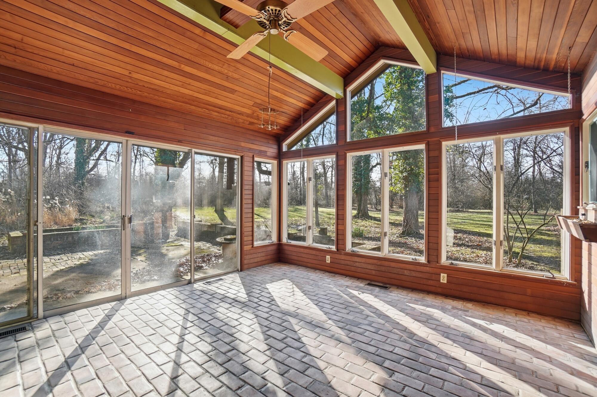 2438 Signal Hill Road, Springfield, Ohio 45504