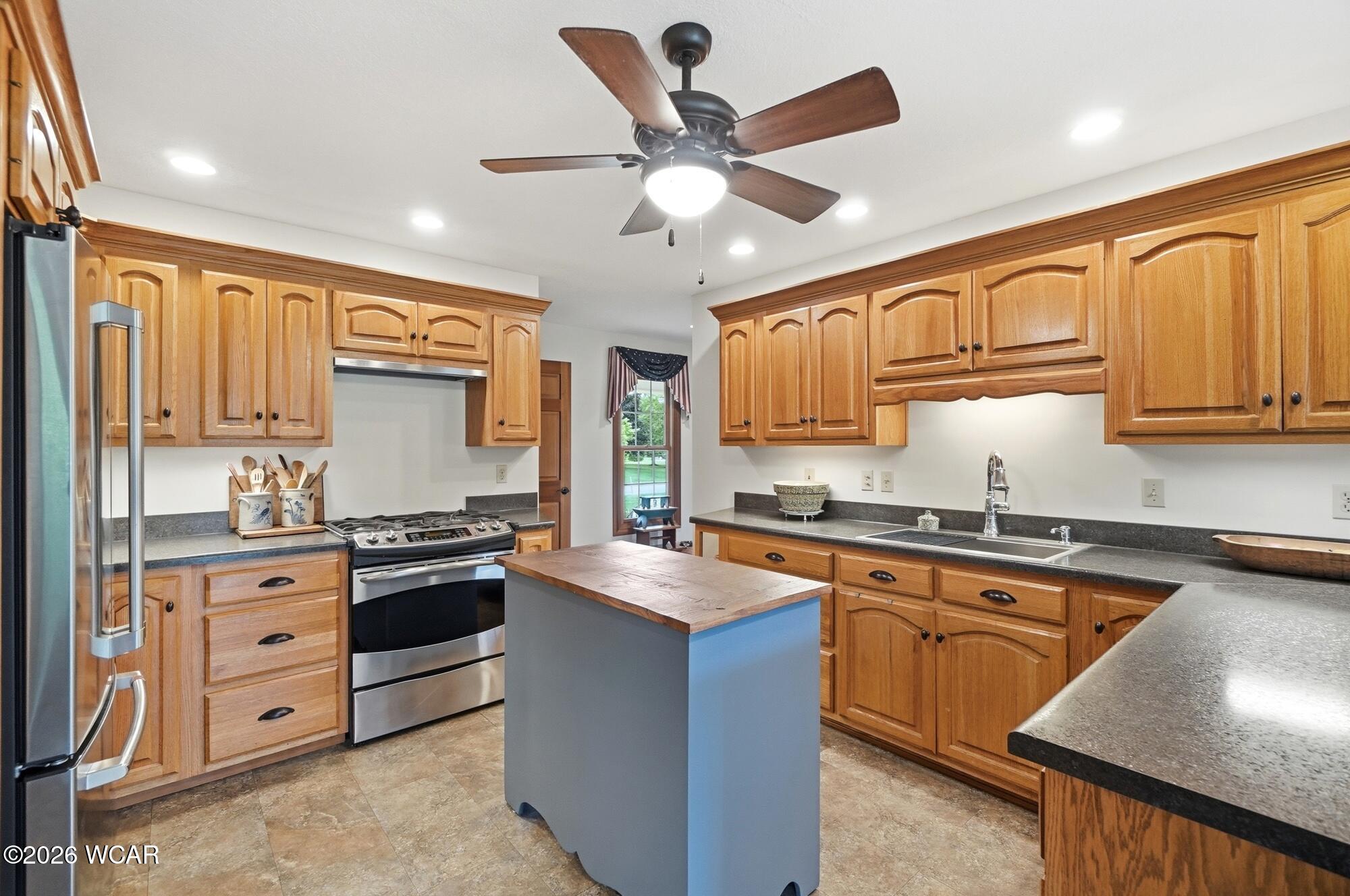 656 Gardenview Circle, Lima, Ohio