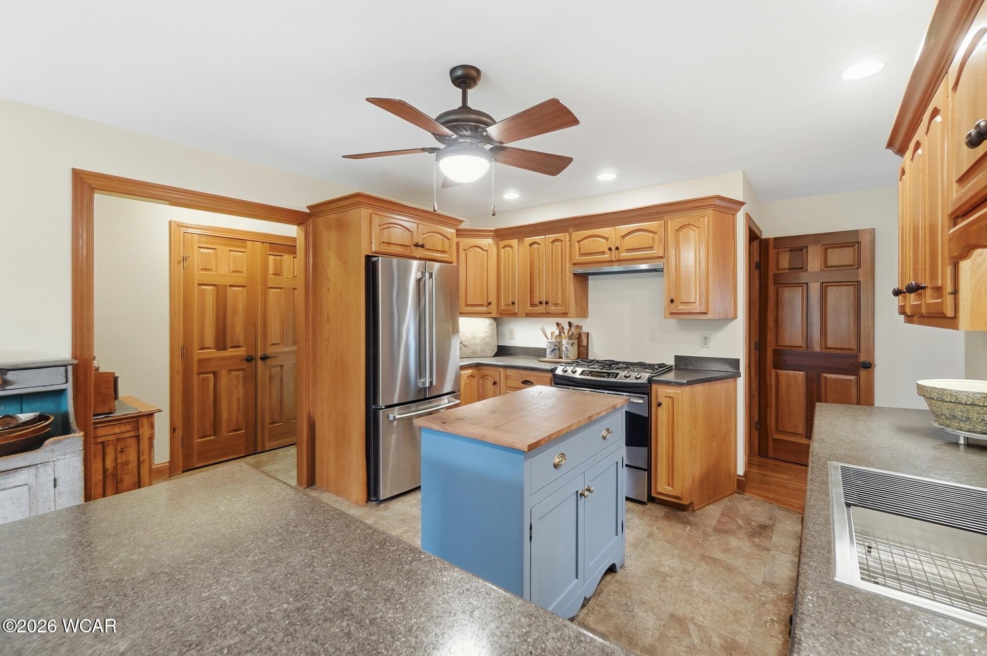 656 Gardenview Circle, Lima, Ohio