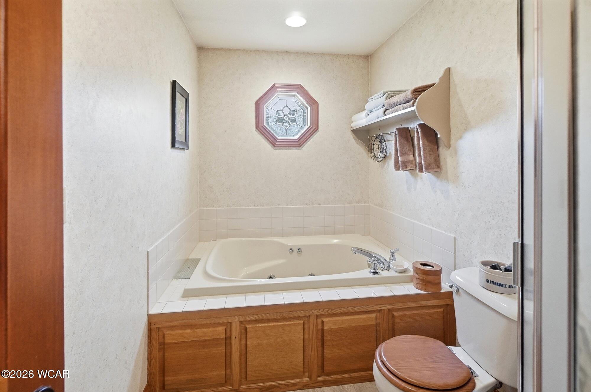 656 Gardenview Circle, Lima, Ohio