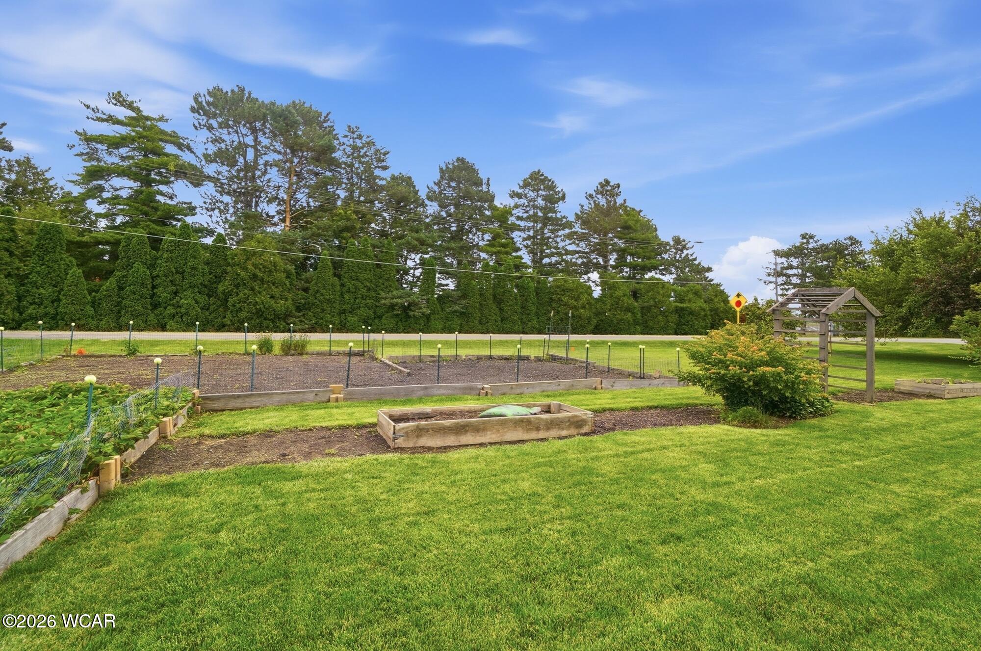 656 Gardenview Circle, Lima, Ohio