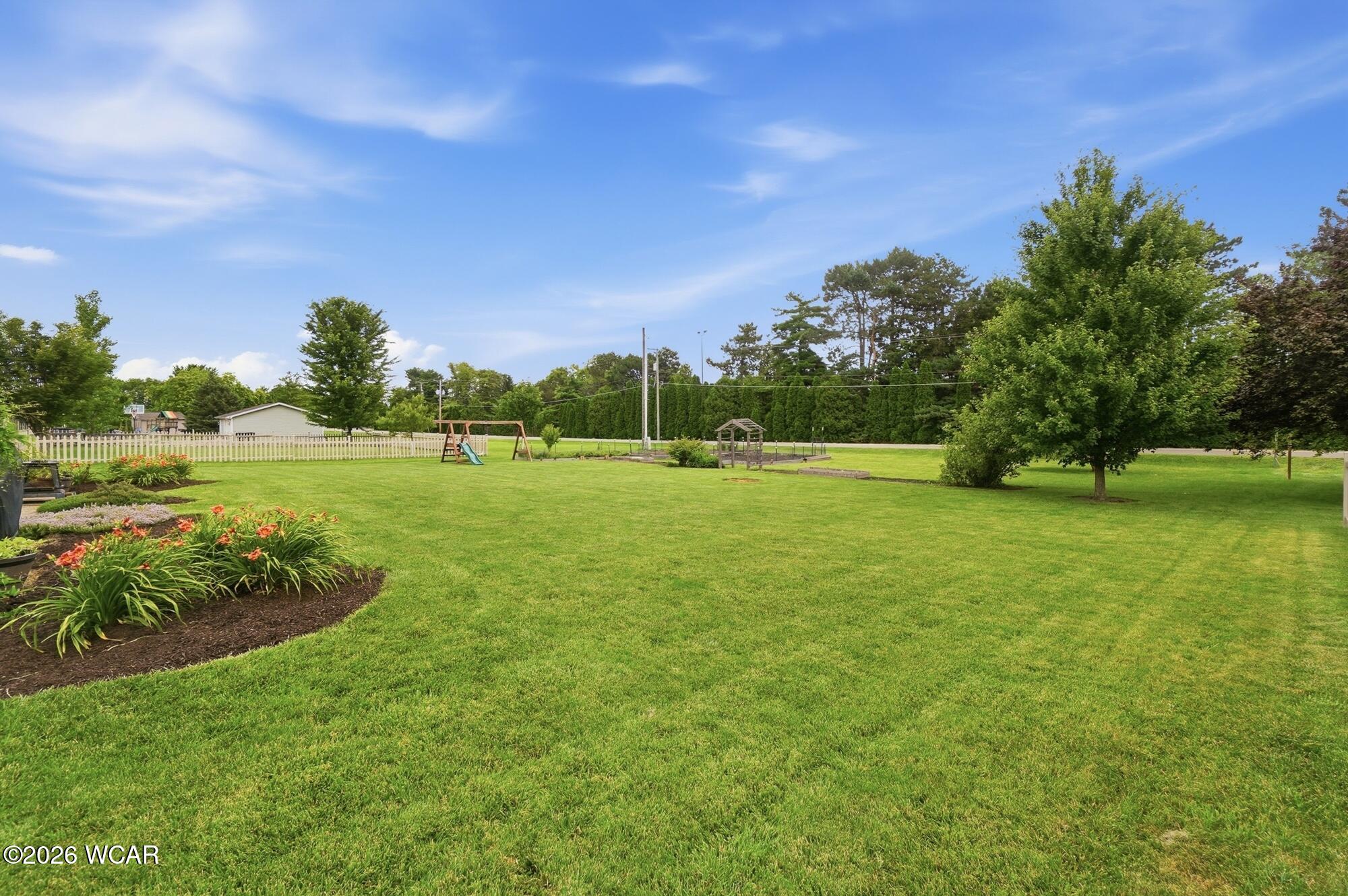 656 Gardenview Circle, Lima, Ohio