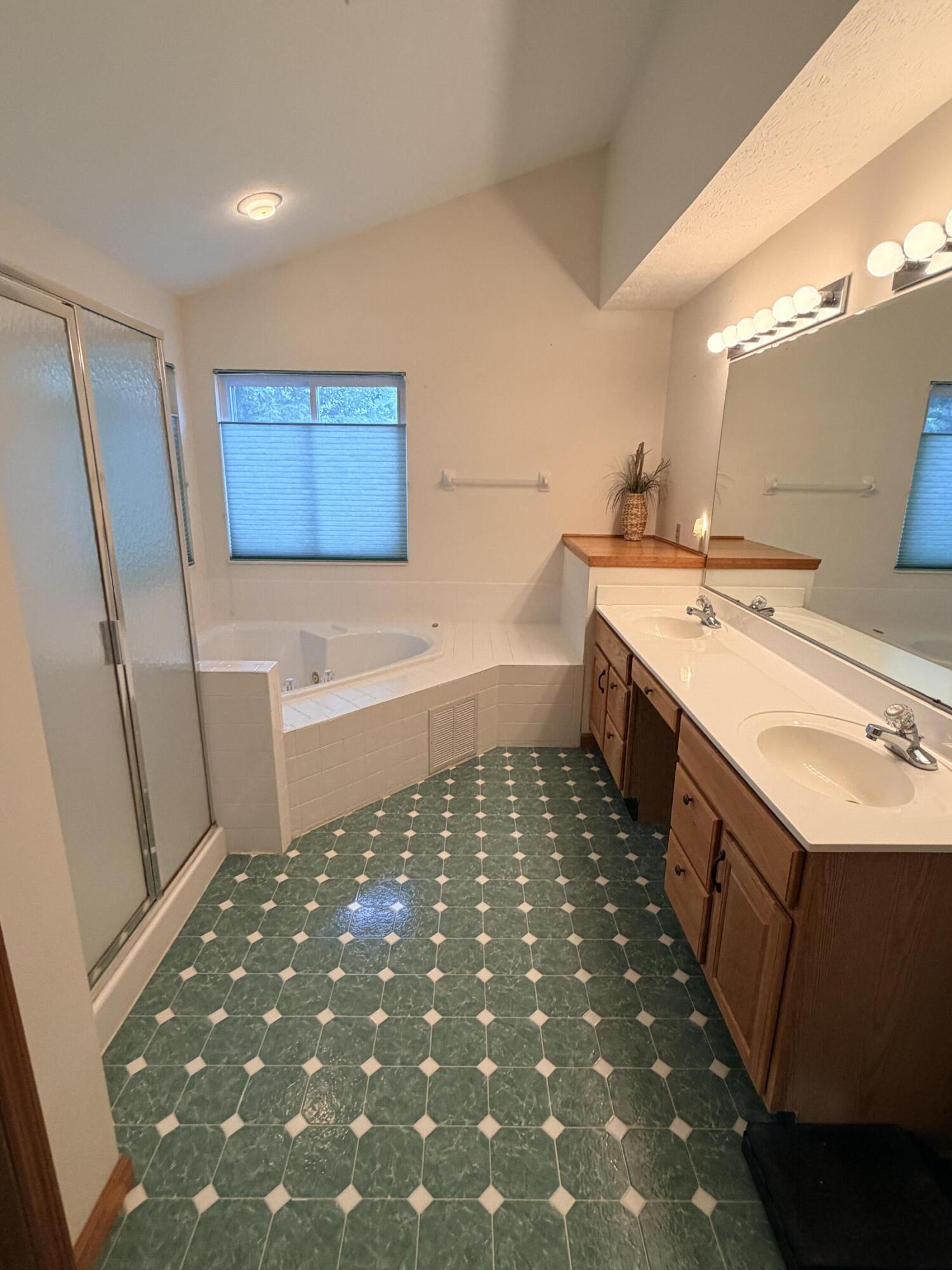 554 Woodbury, Troy, Ohio 45373