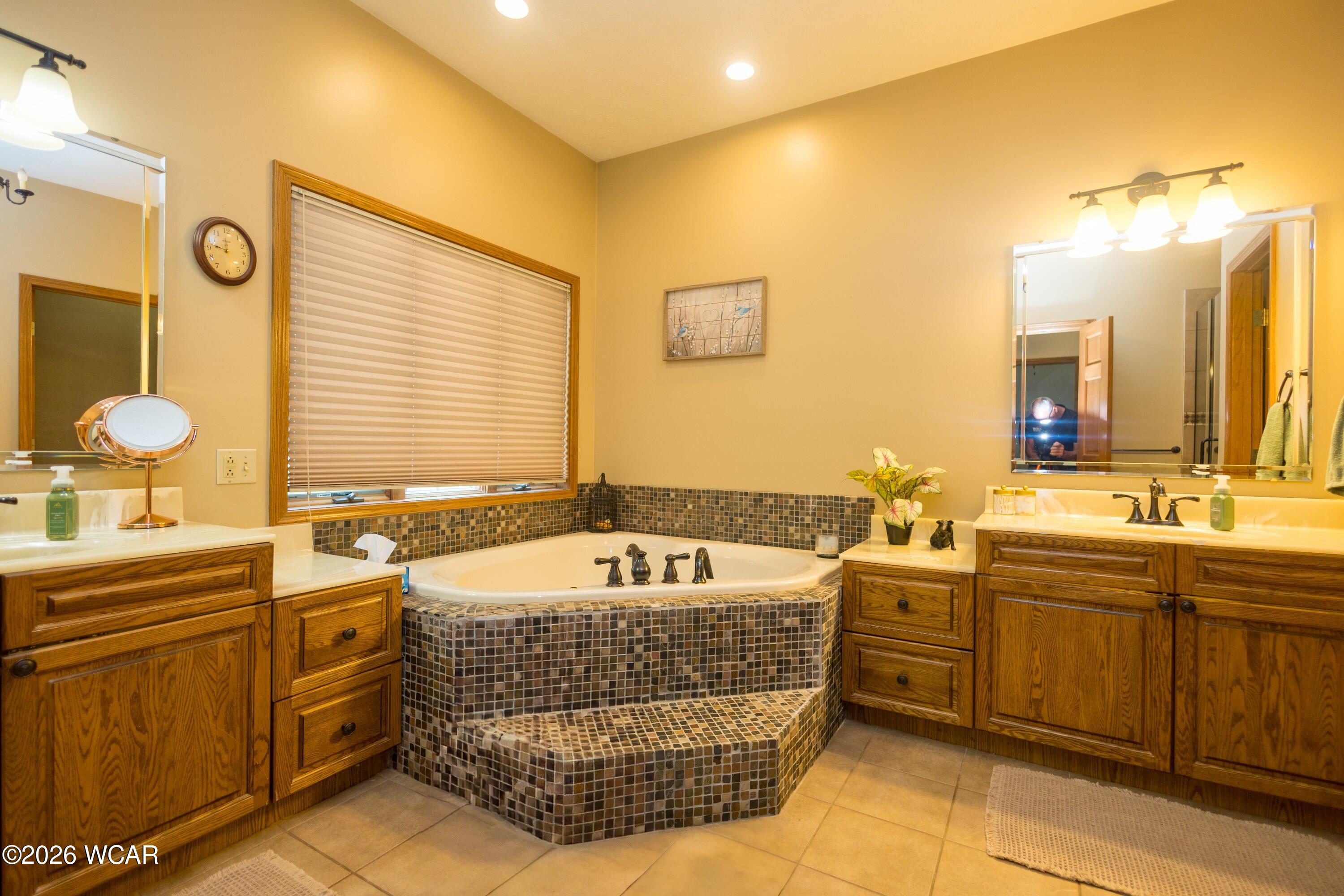 2924 AMANDA LAKES DR., Lima, Ohio