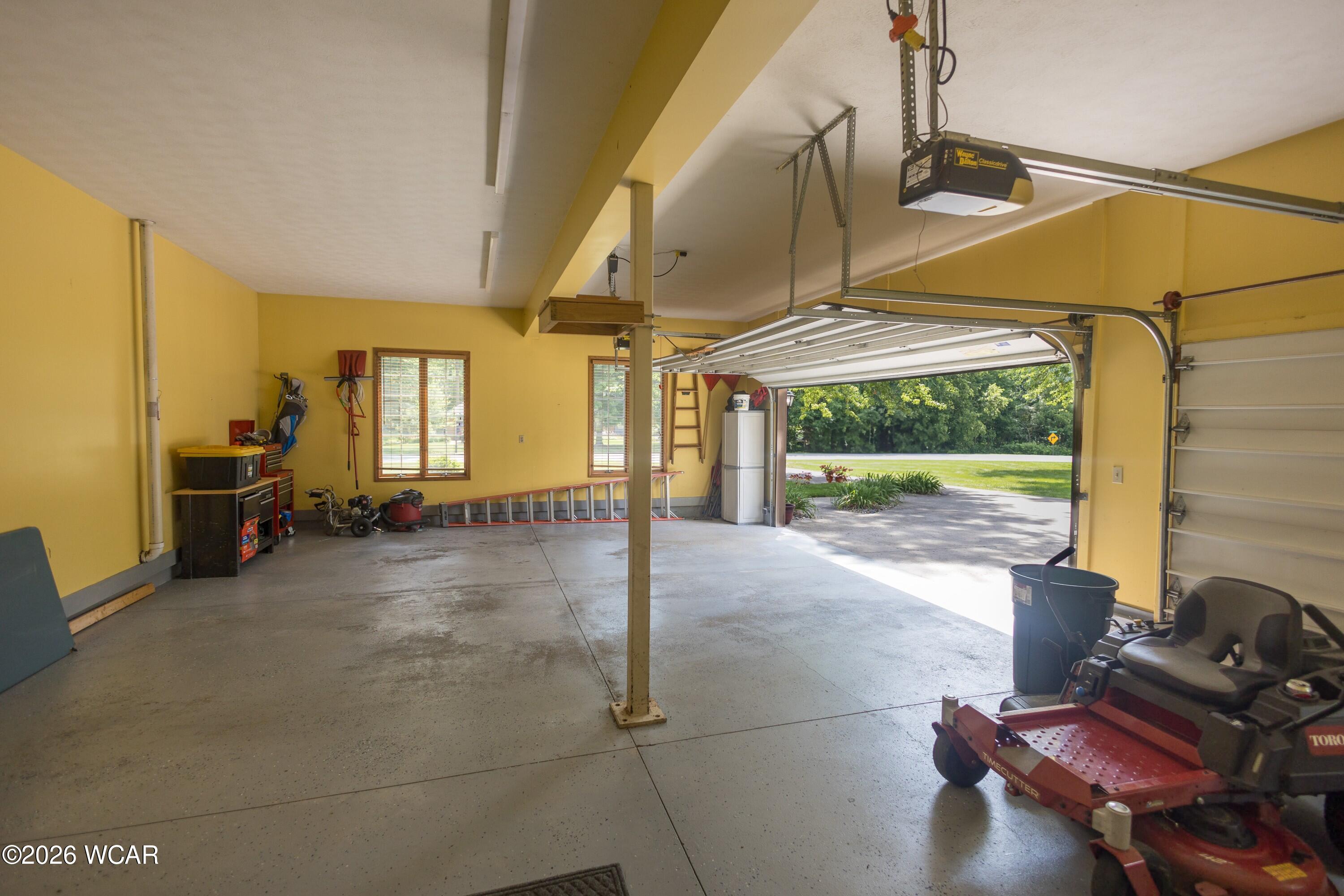 2924 AMANDA LAKES DR., Lima, Ohio