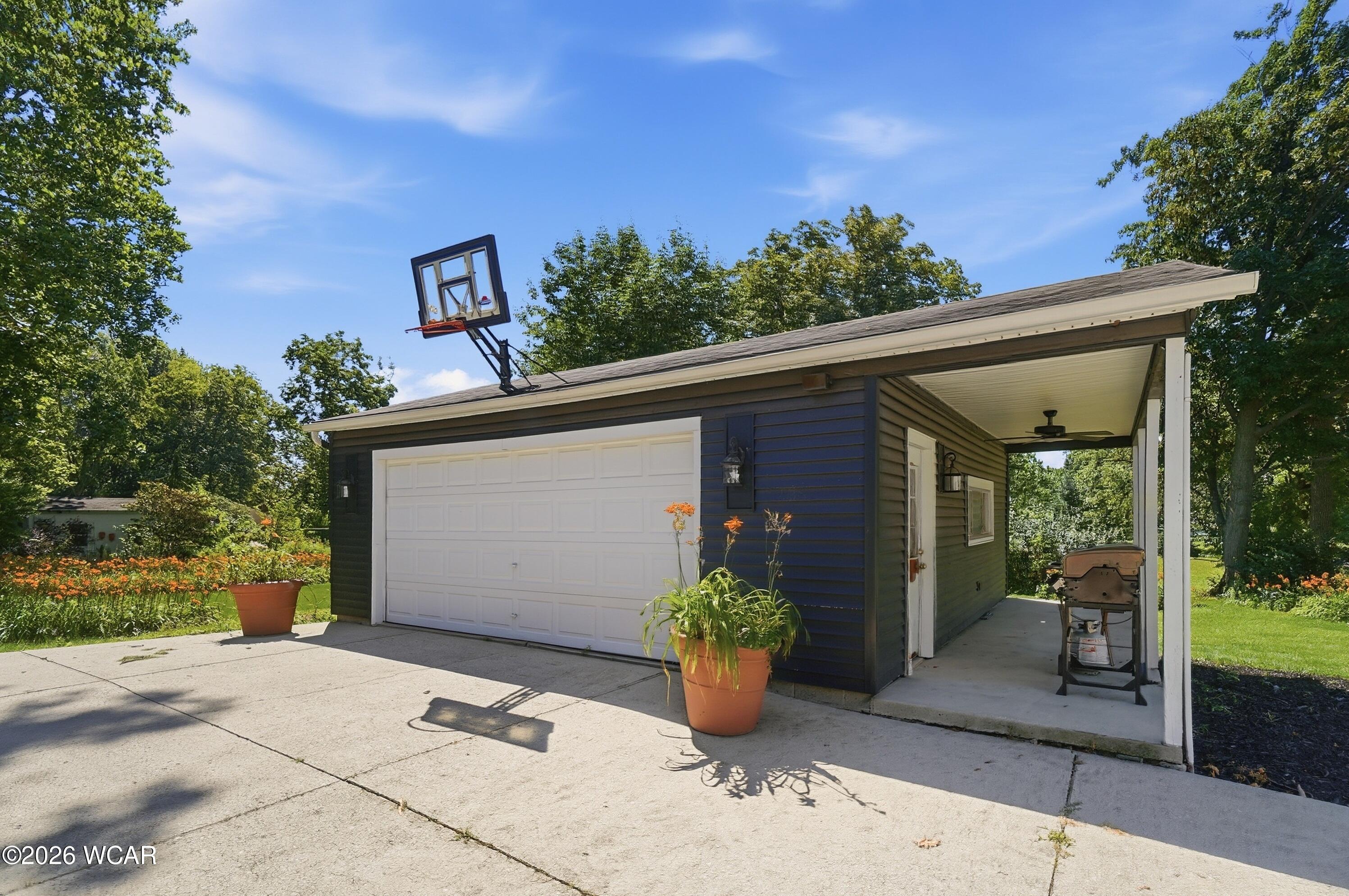 1327 Lakewood Avenue, Lima, Ohio