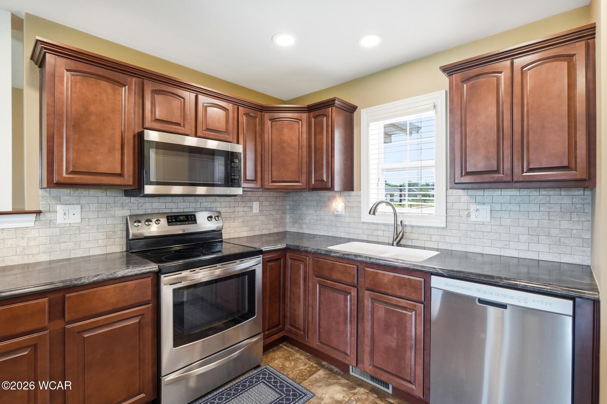 1706 Applejack Drive, Wapakoneta, Ohio