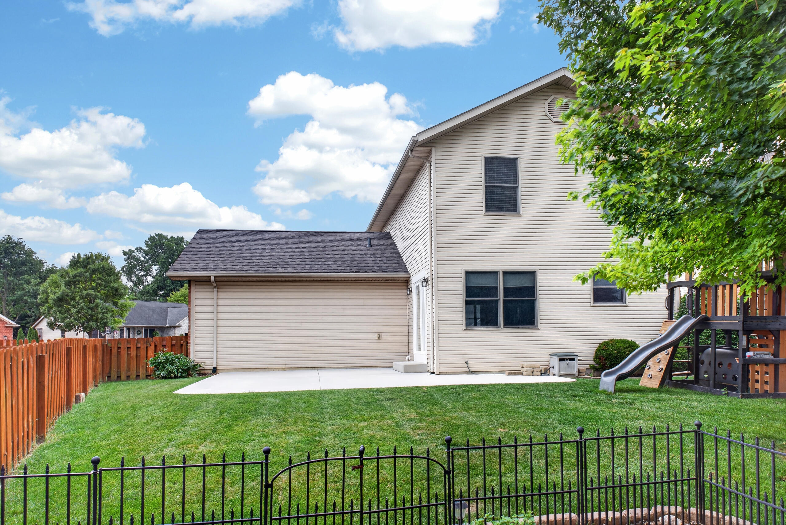 445 Clover Hill, Tipp City, Ohio 45371