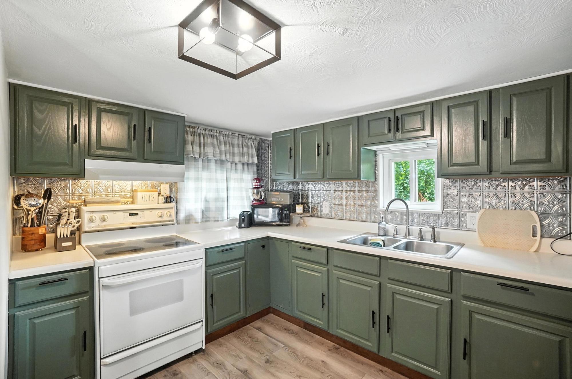 473 County Line, Springfield, Ohio 45502