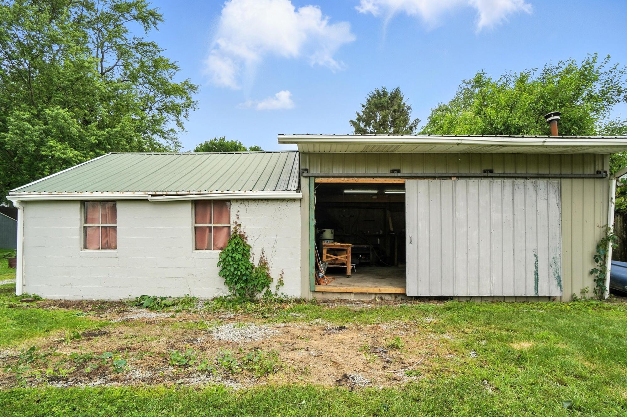 473 County Line, Springfield, Ohio 45502