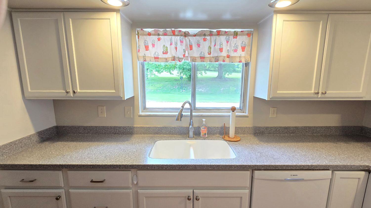 2082 Stowe, Springfield, Ohio 45505