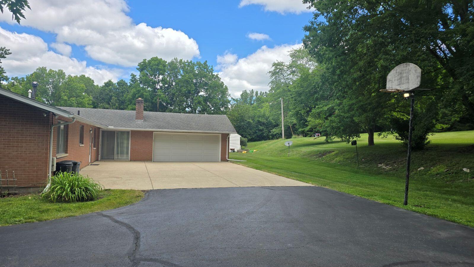 2082 Stowe, Springfield, Ohio 45505
