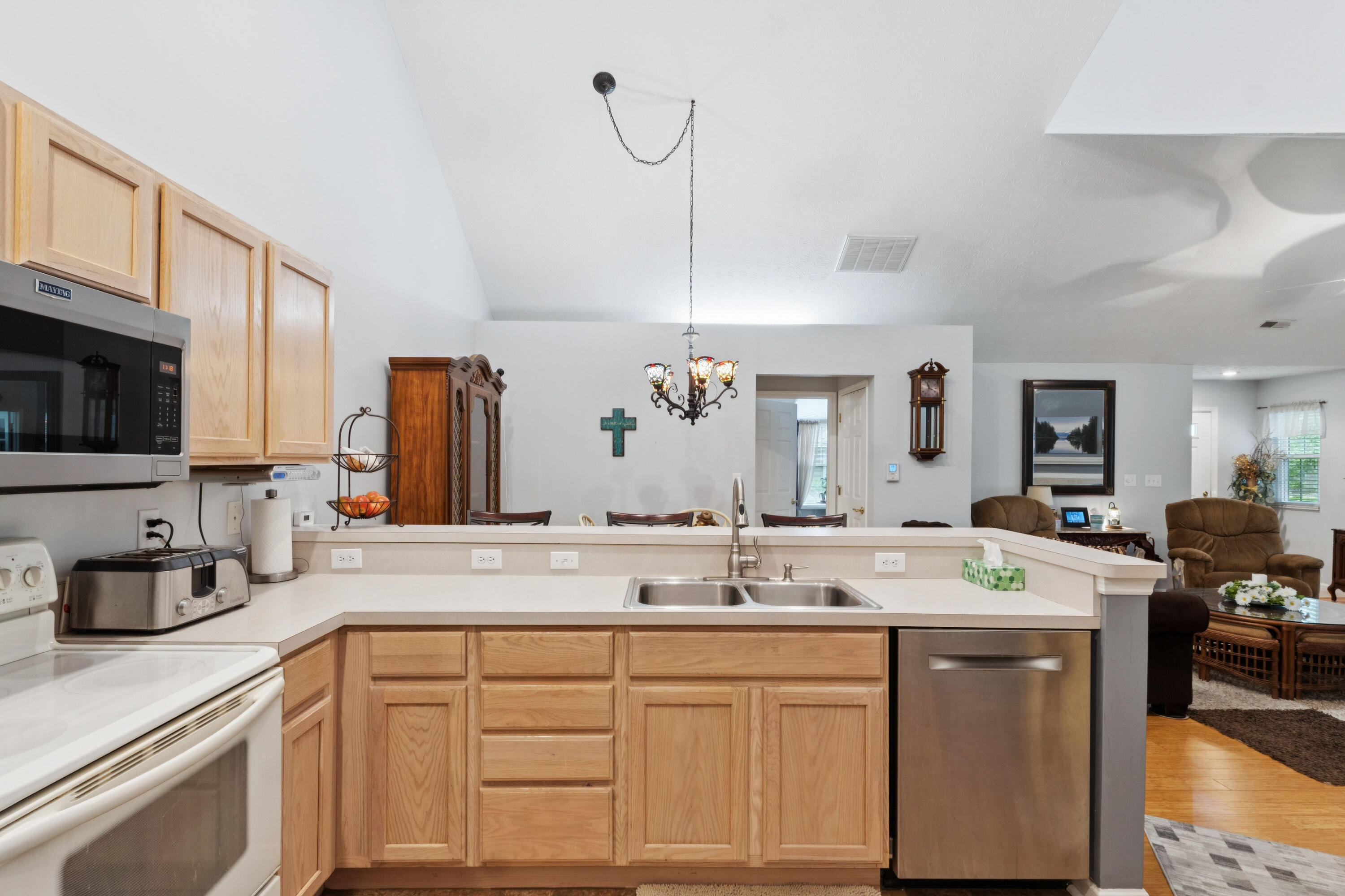 2690 Prestwick Village, Springfield, Ohio 45503