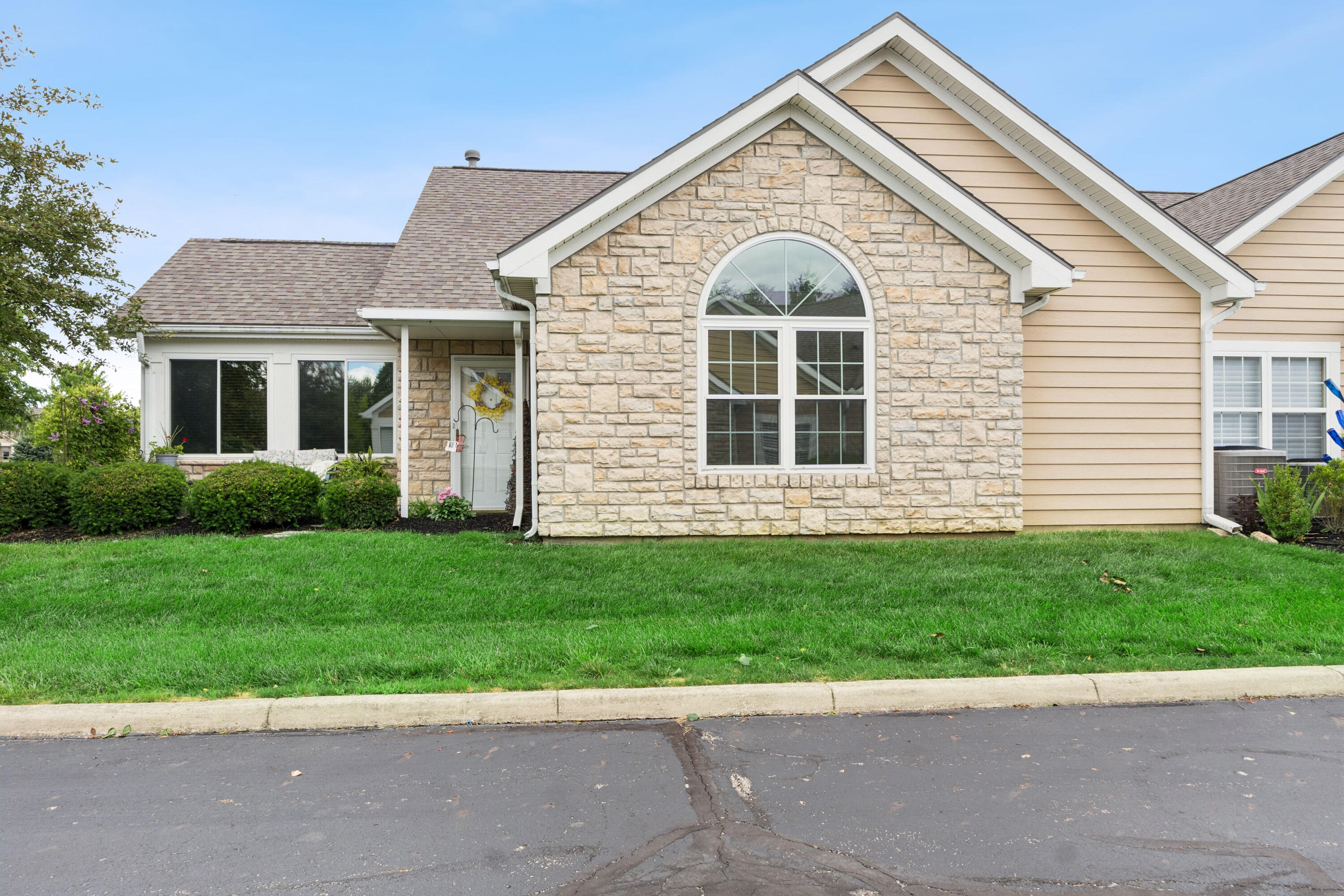 2690 Prestwick Village, Springfield, Ohio 45503
