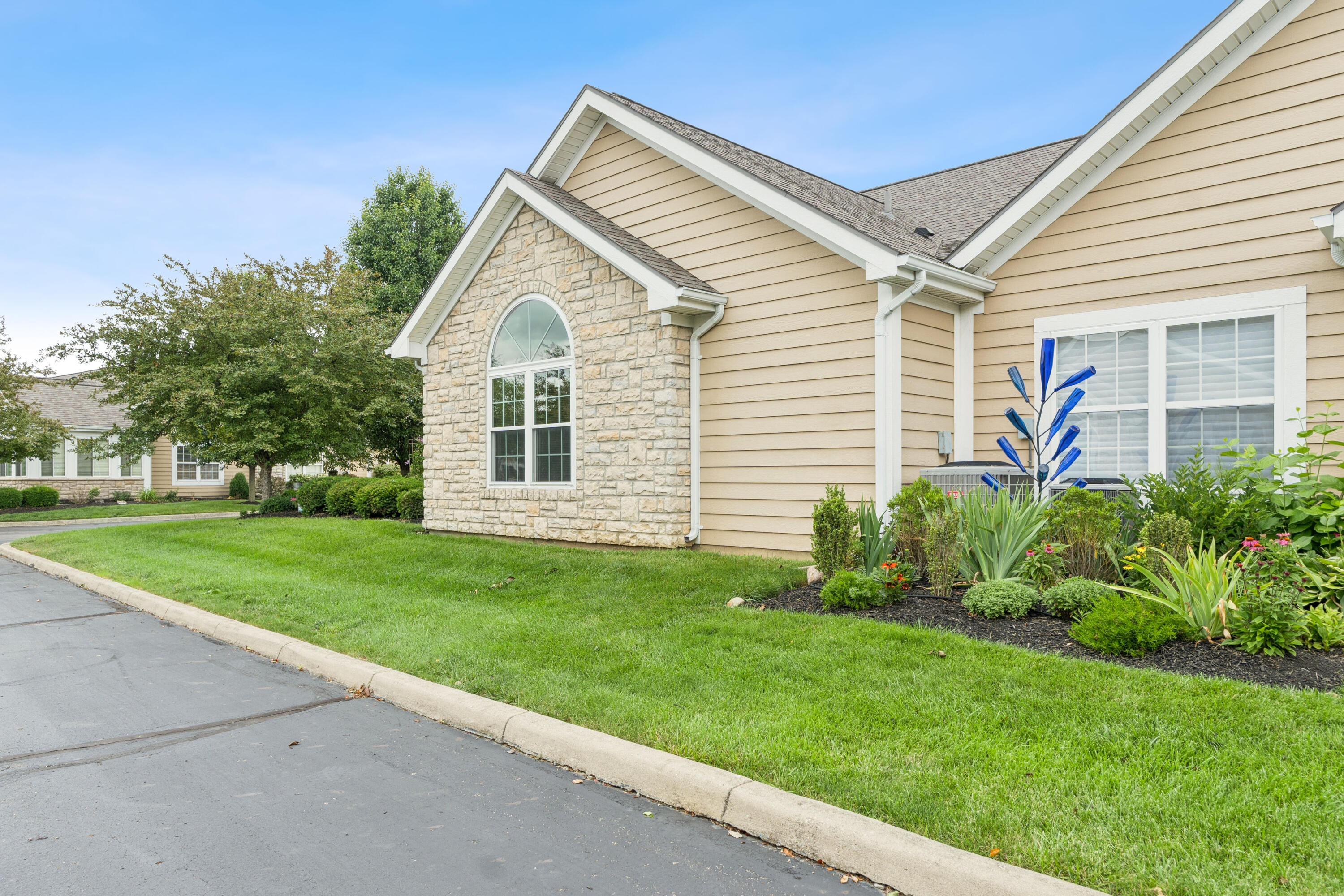 2690 Prestwick Village, Springfield, Ohio 45503