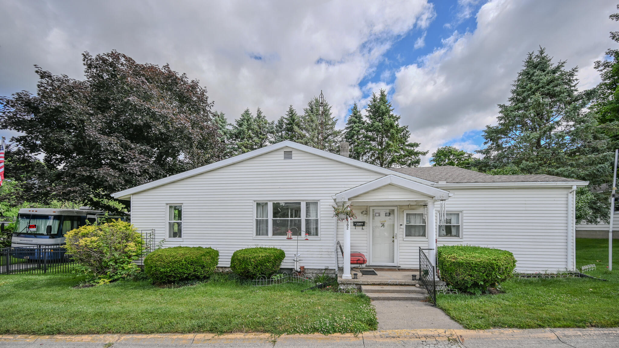 1302 Yellow Springs, Springfield, Ohio 45504
