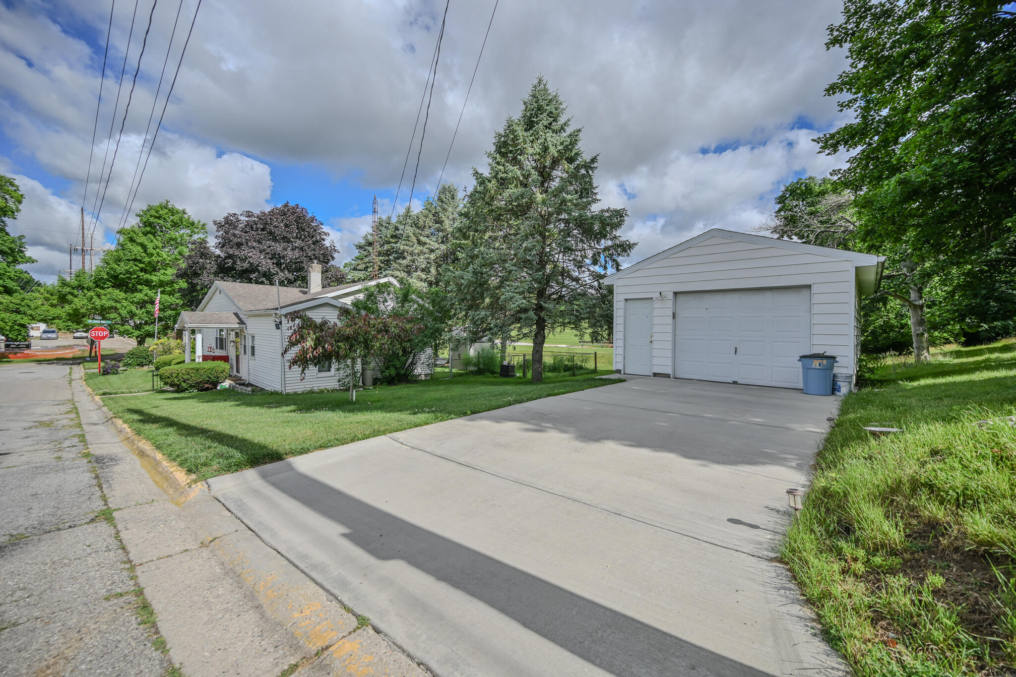 1302 Yellow Springs, Springfield, Ohio 45504