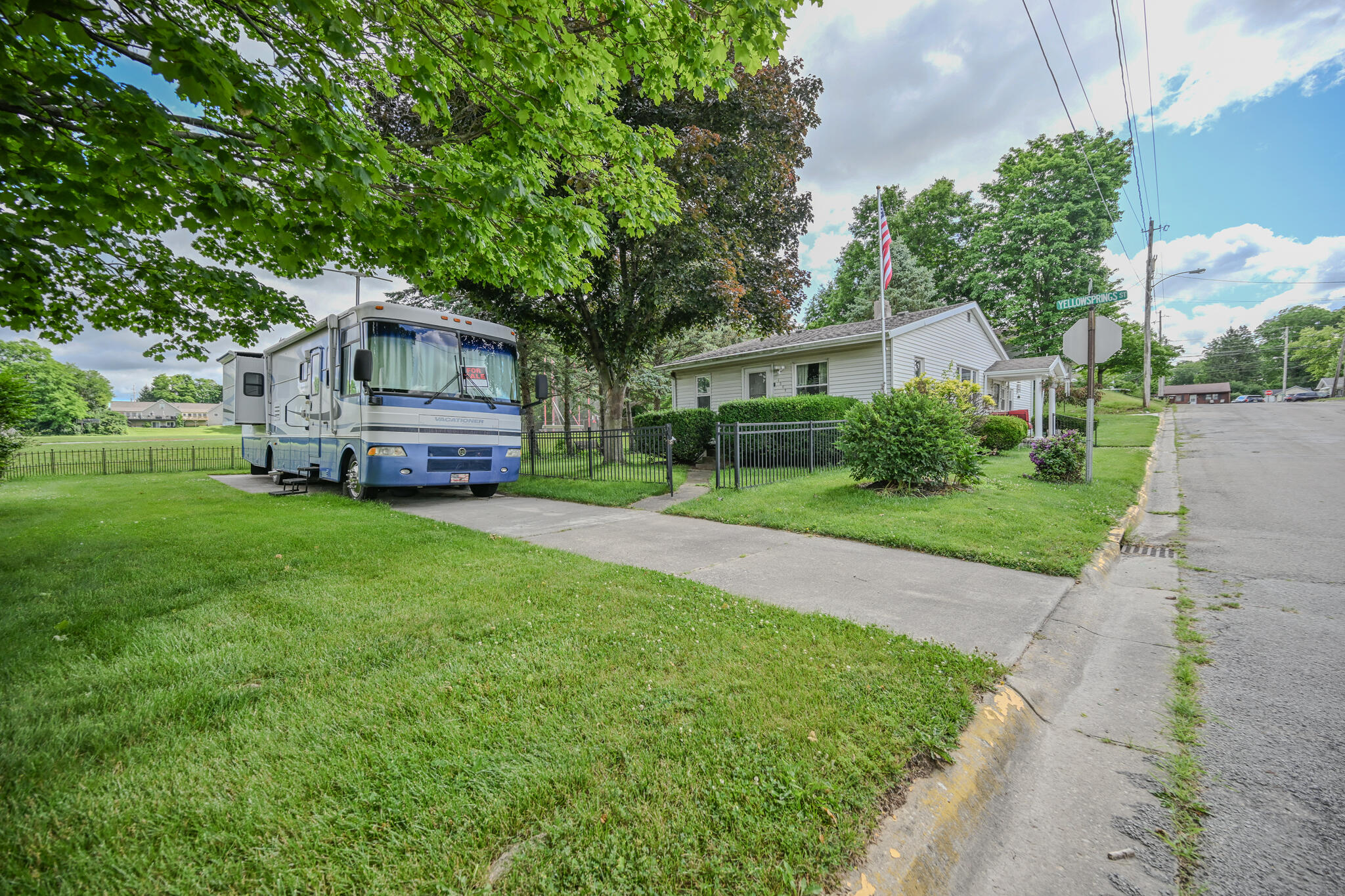 1302 Yellow Springs, Springfield, Ohio 45504