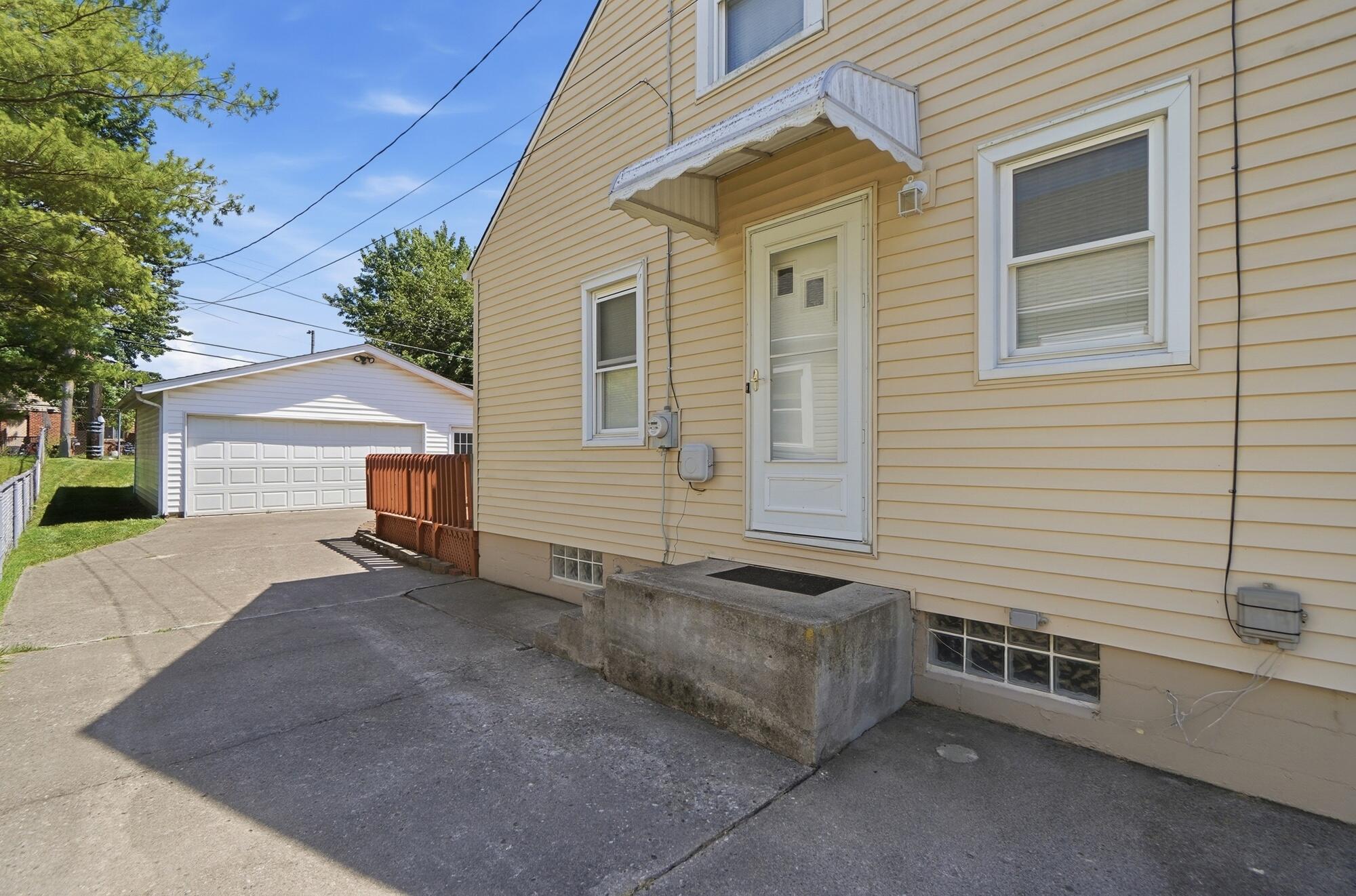 119 Floral, Troy, Ohio 45373
