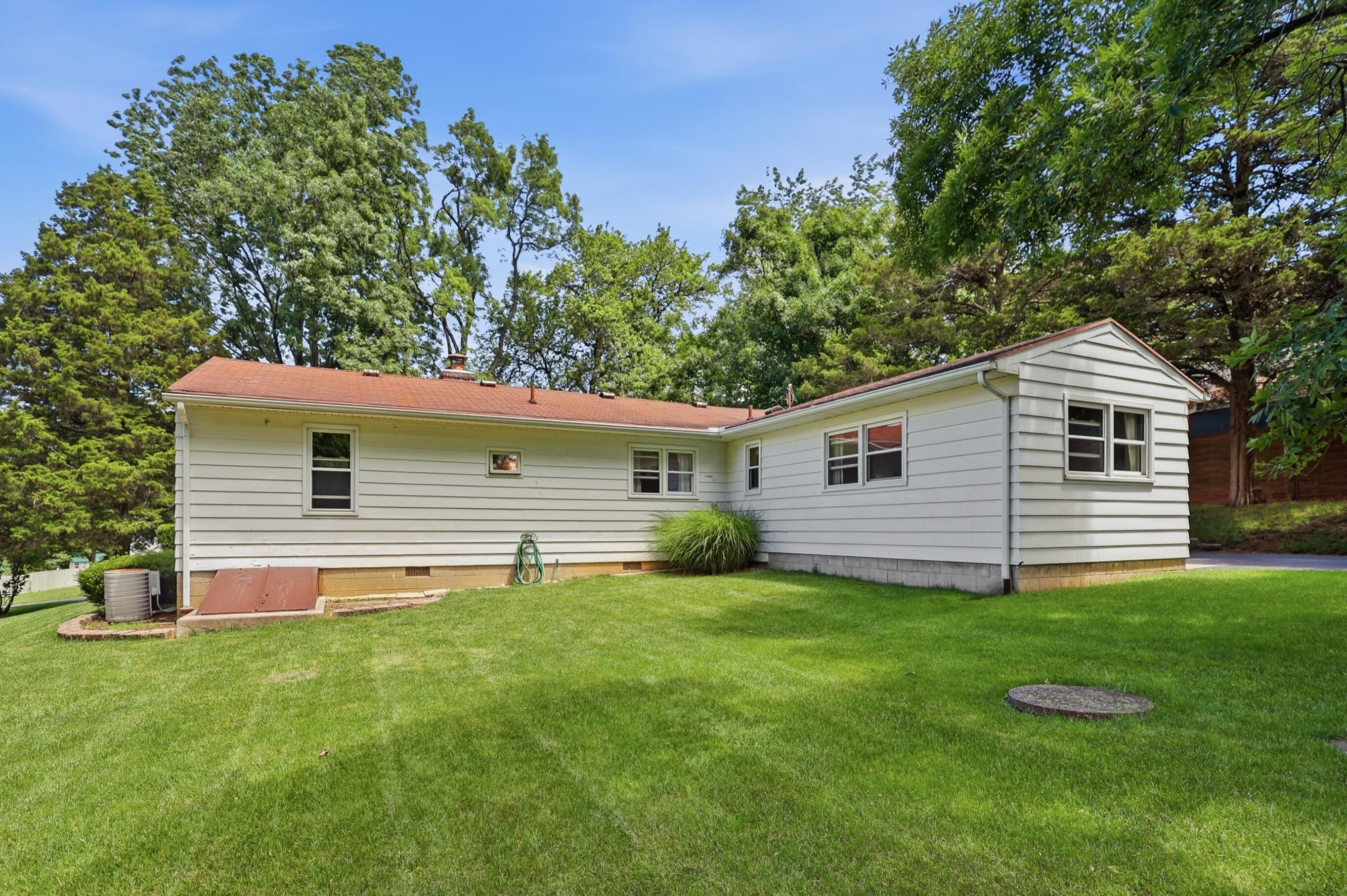 3059 Troehler, Springfield, Ohio 45505