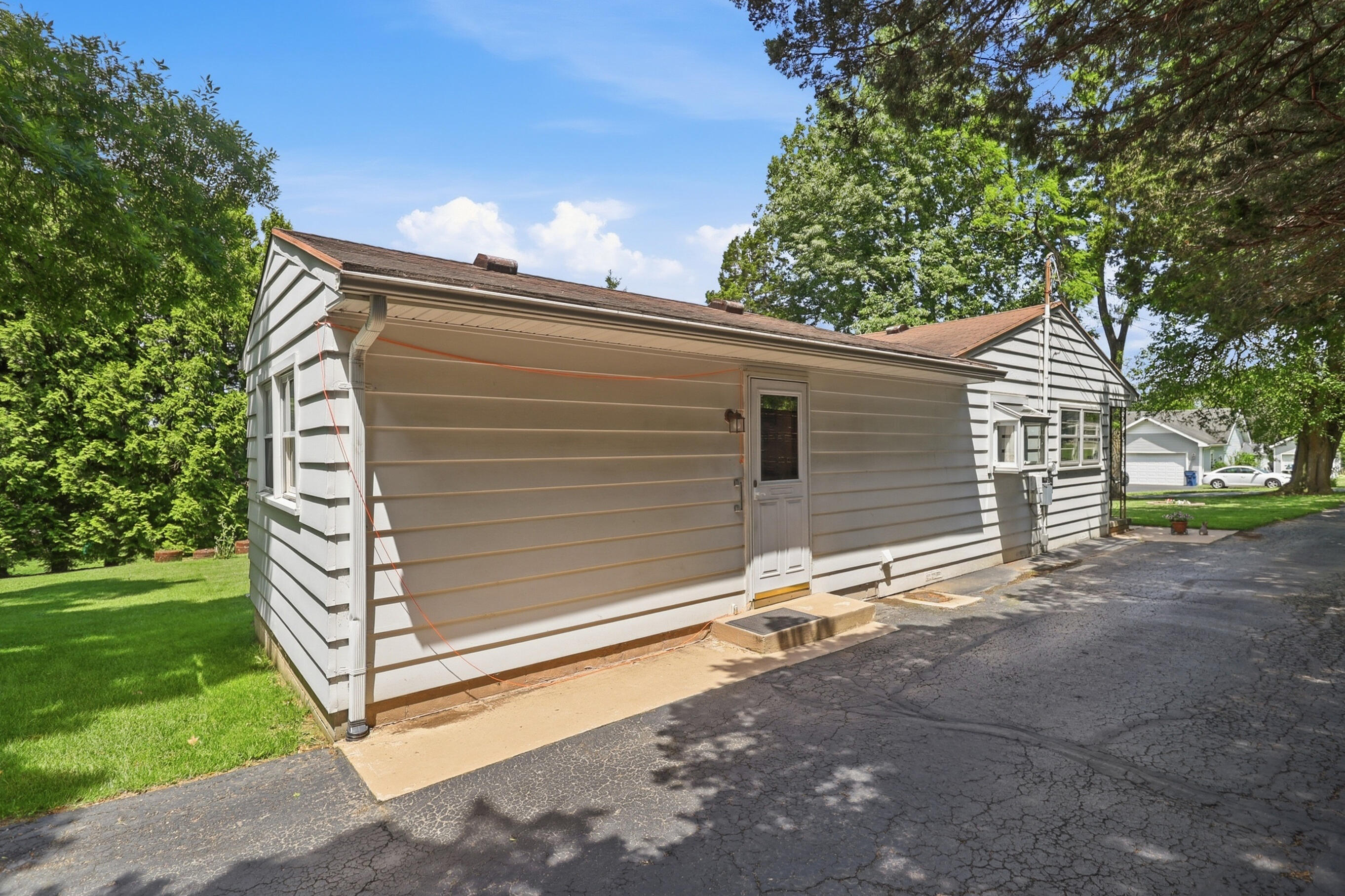 3059 Troehler, Springfield, Ohio 45505