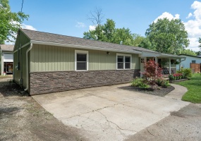 242 Bickett, Xenia, Ohio 45385, 3 Bedrooms Bedrooms, ,2 BathroomsBathrooms,Residential,For Sale,Bickett,1046664