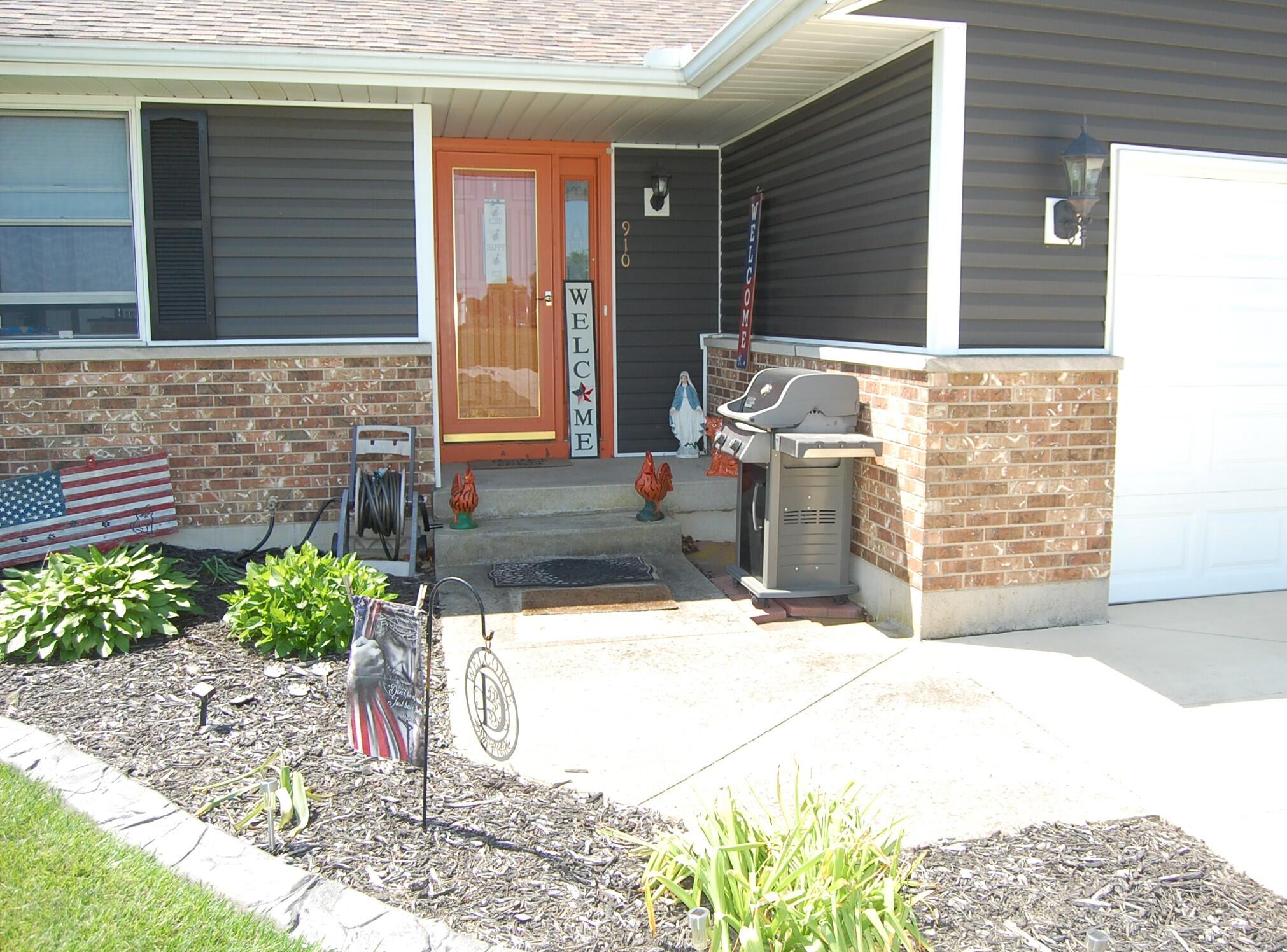 910 Baker, Versailles, Ohio 45380