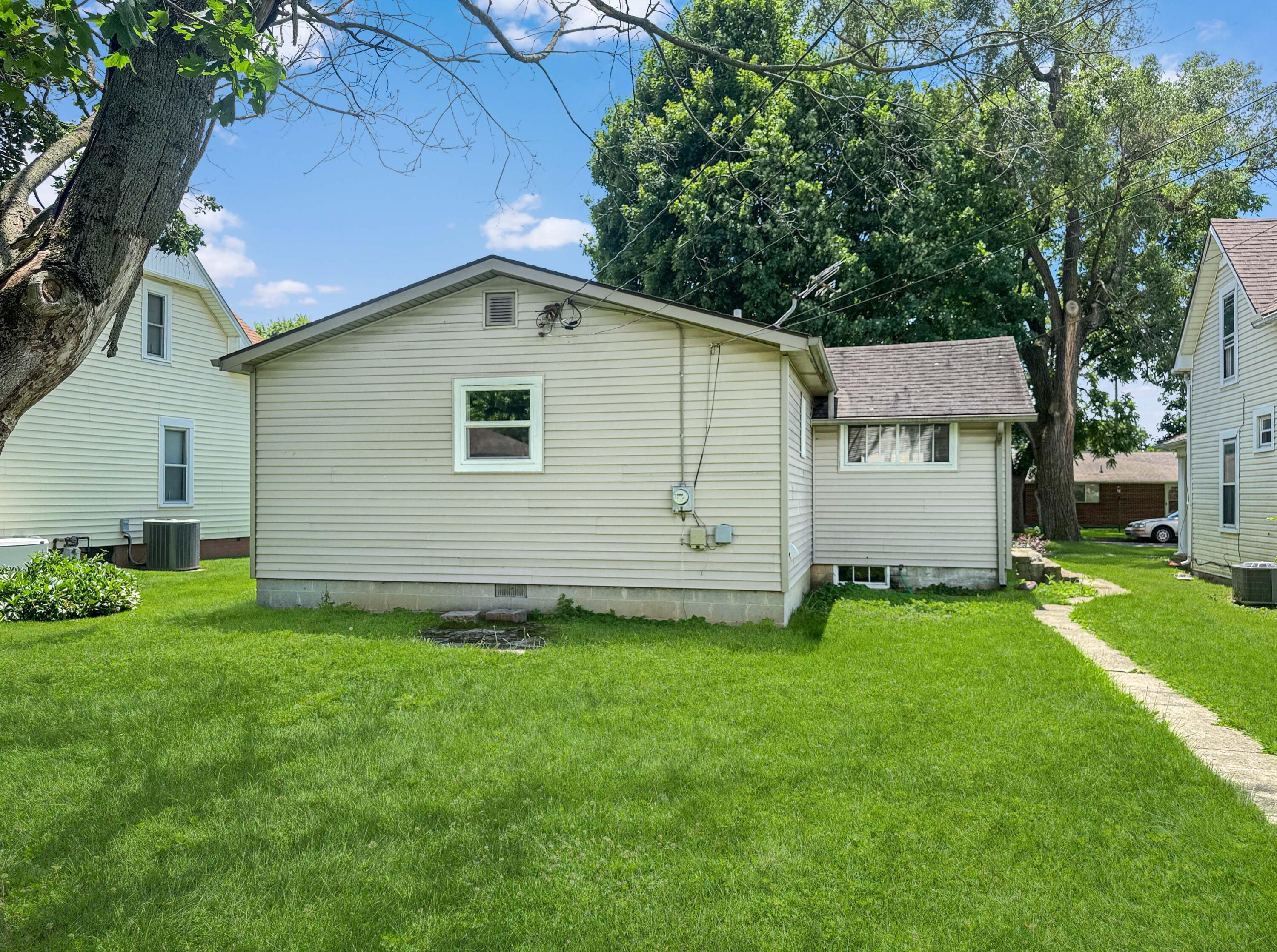 416 Newell, West Liberty, Ohio 43357