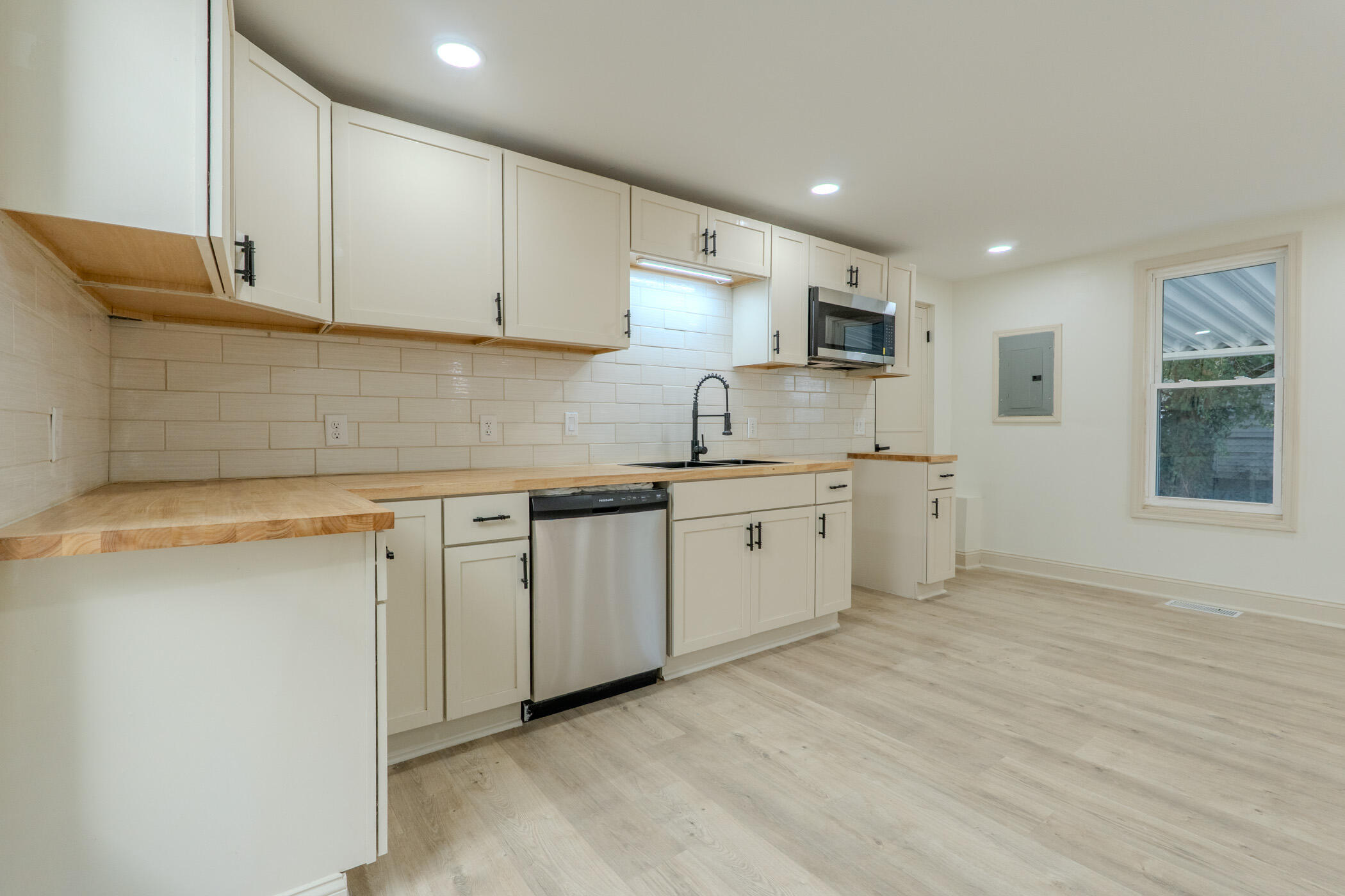 2149 Larch, Springfield, Ohio 45503