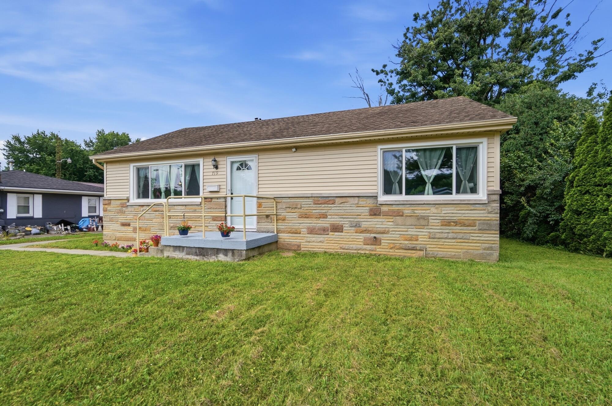 719 Lawnview, Springfield, Ohio 45505
