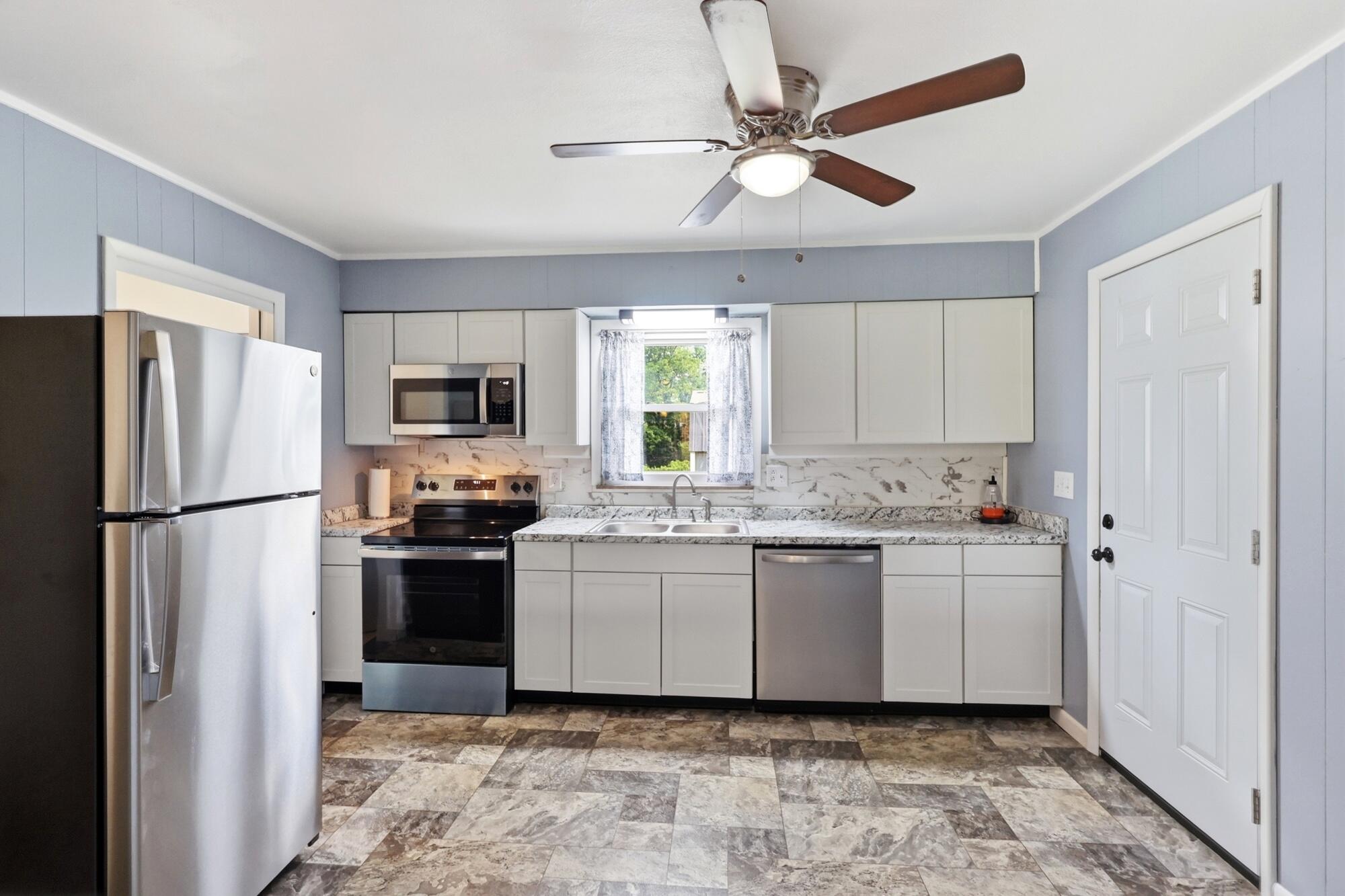 2941 Sun Valley, Springfield, Ohio 45505