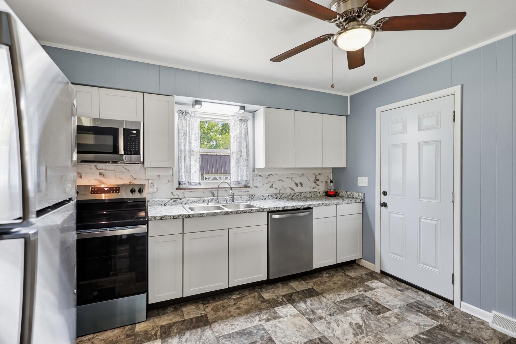 2941 Sun Valley, Springfield, Ohio 45505