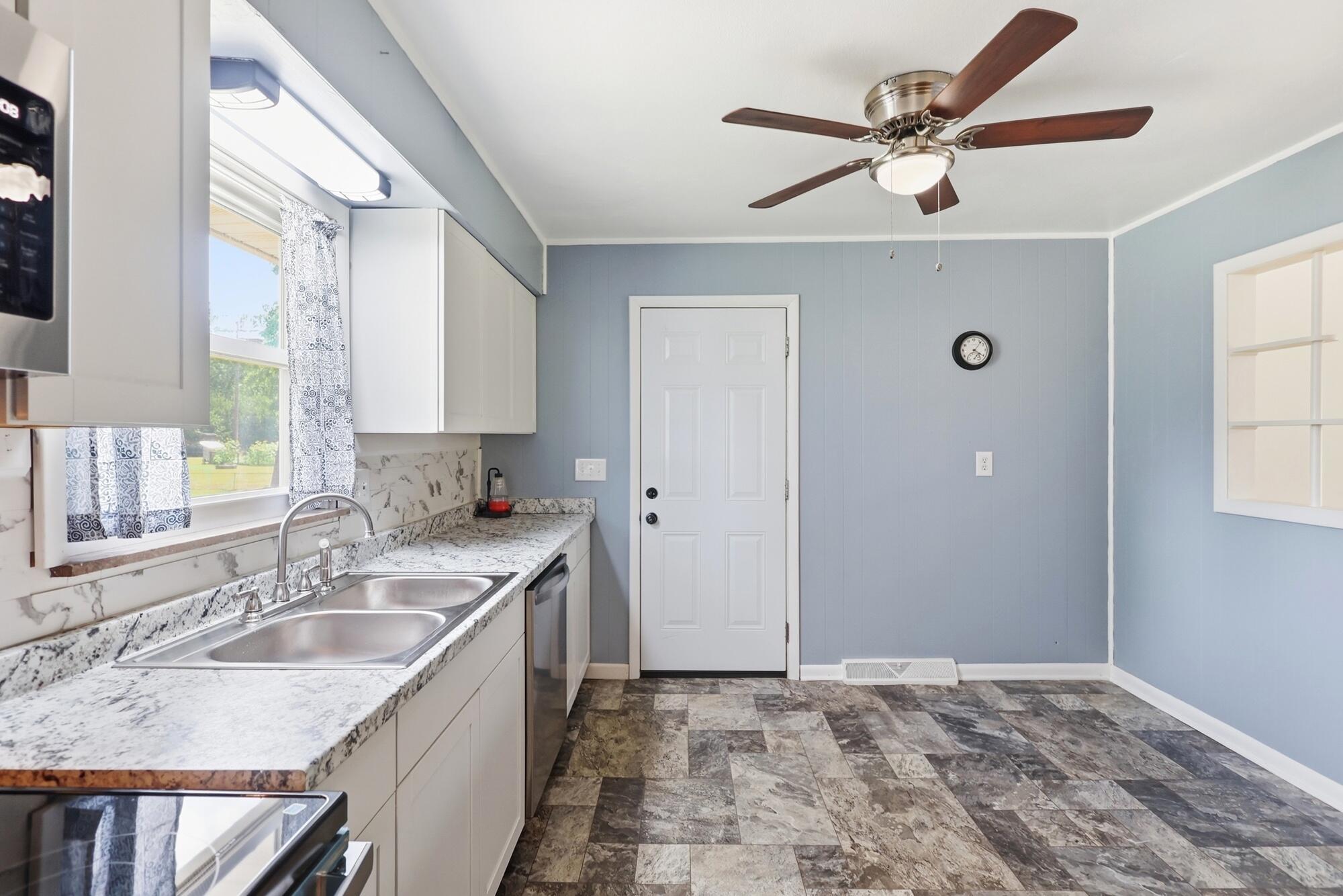 2941 Sun Valley, Springfield, Ohio 45505