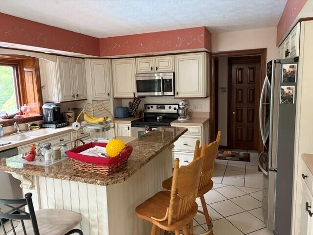 2045 Canterbury, Troy, Ohio 45373