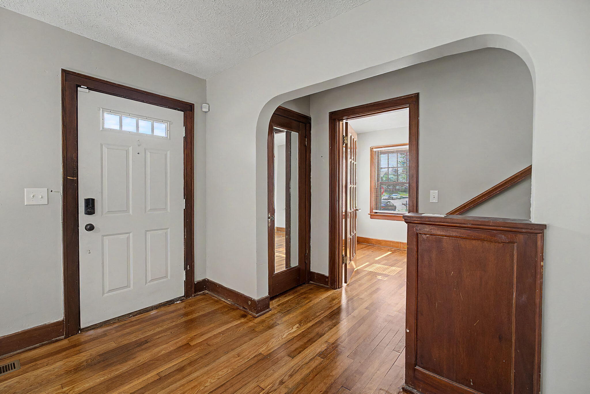 Light, Springfield, Ohio 45504