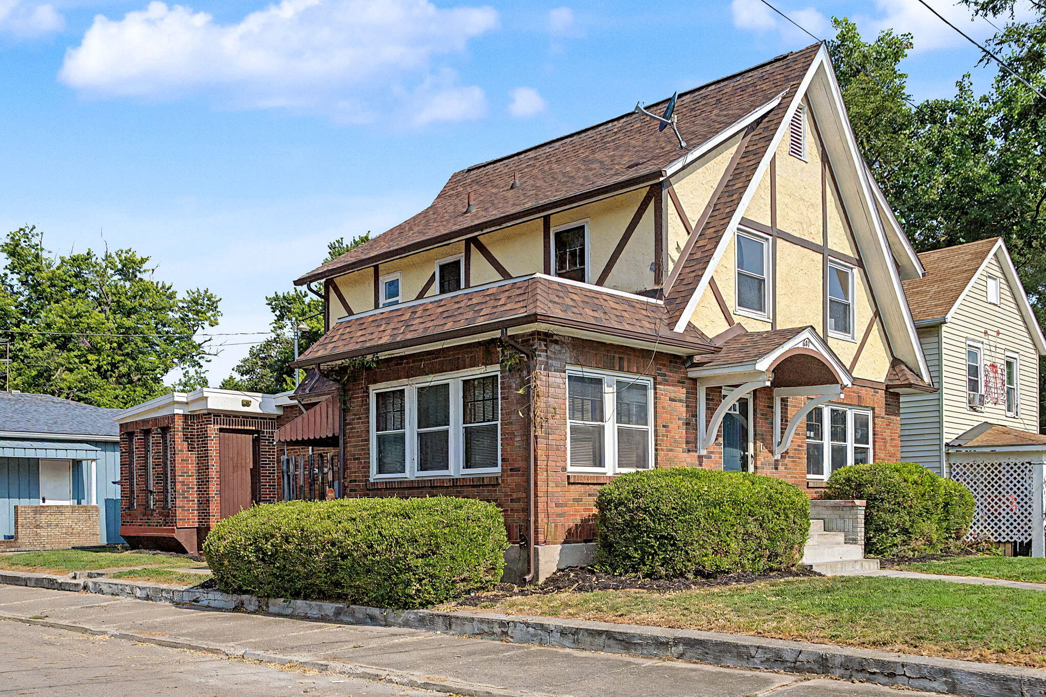 Light, Springfield, Ohio 45504