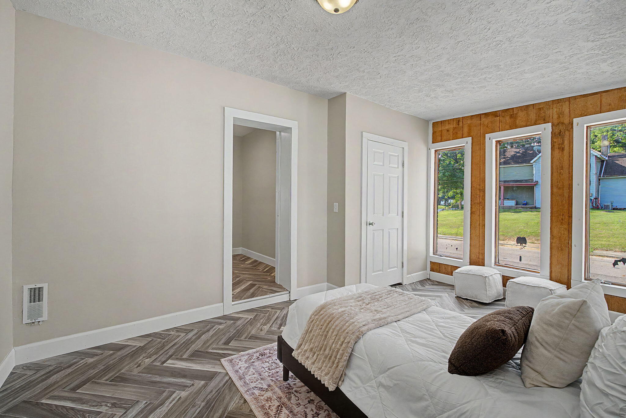 Light, Springfield, Ohio 45504