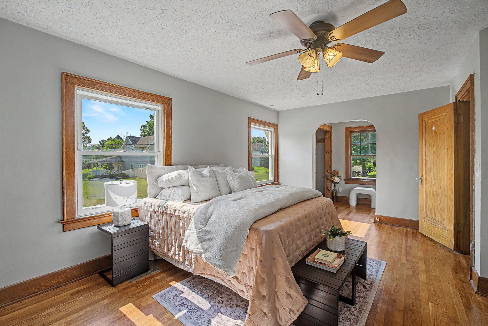 Light, Springfield, Ohio 45504