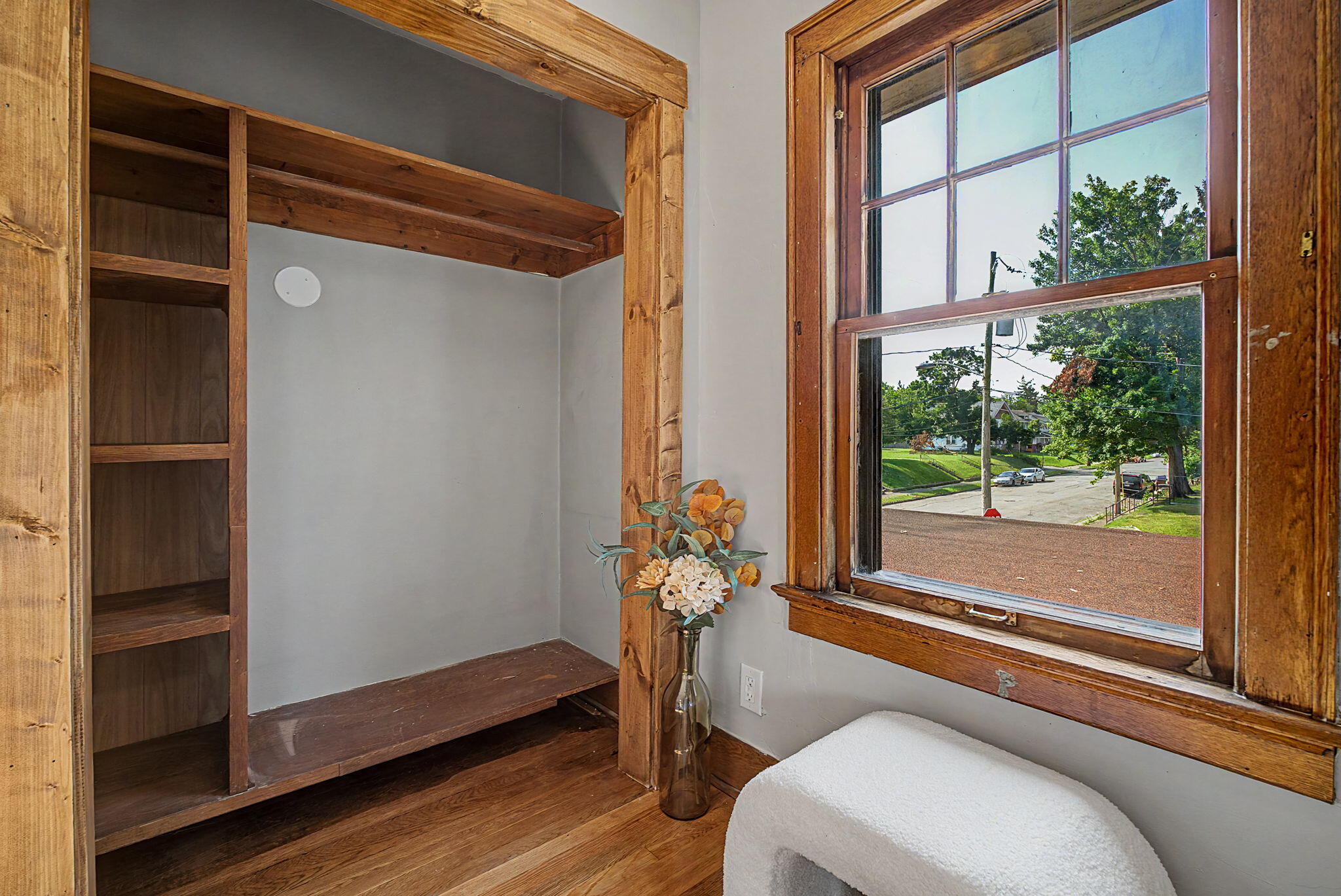 Light, Springfield, Ohio 45504