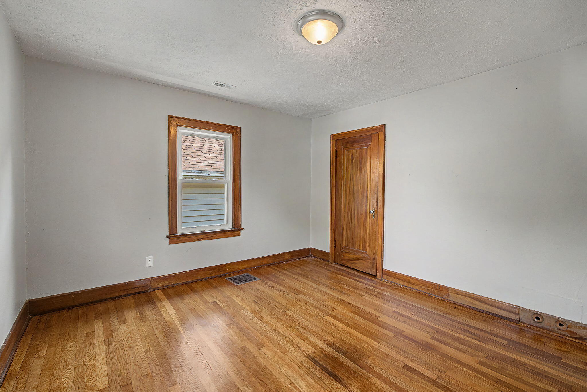 Light, Springfield, Ohio 45504
