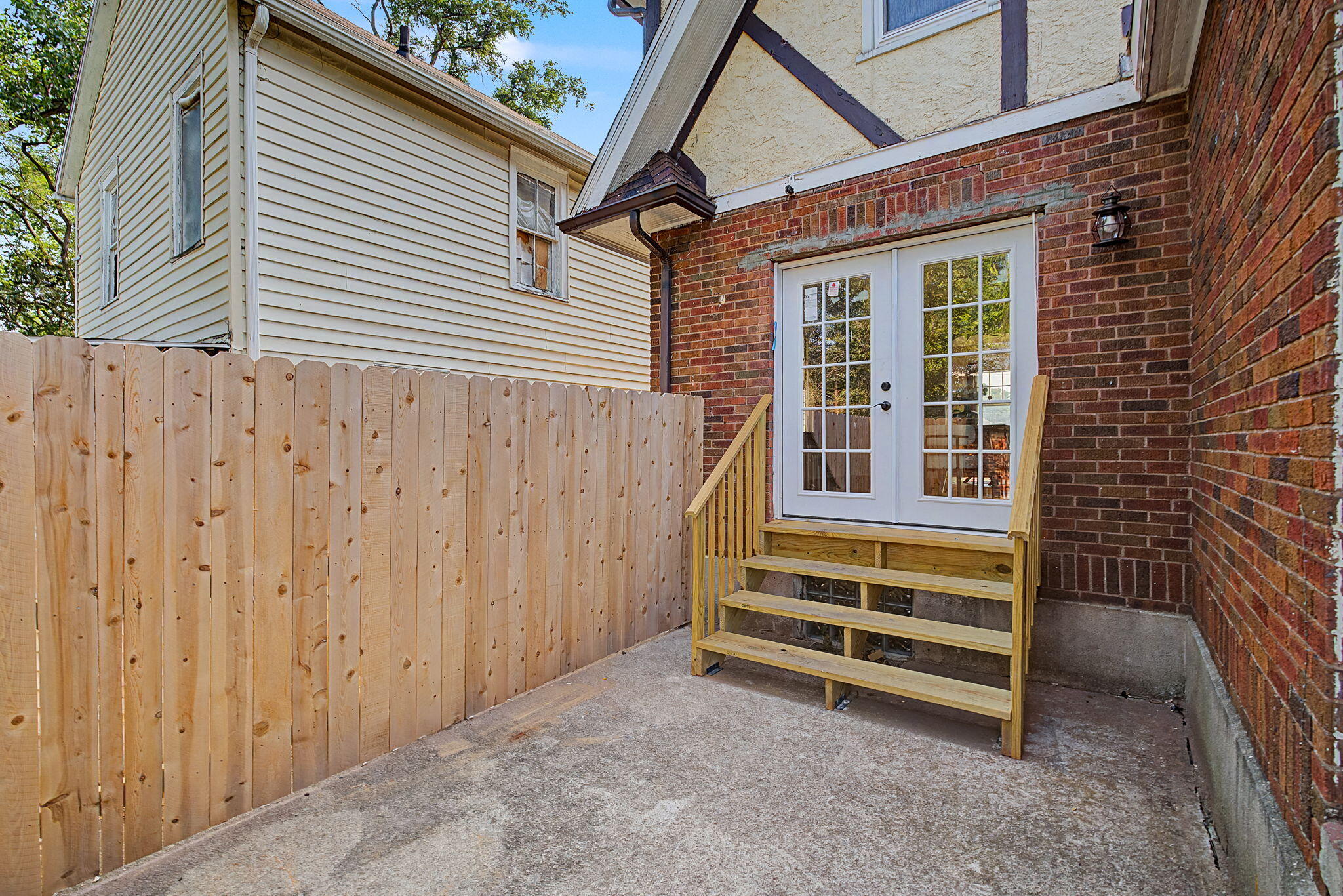 Light, Springfield, Ohio 45504