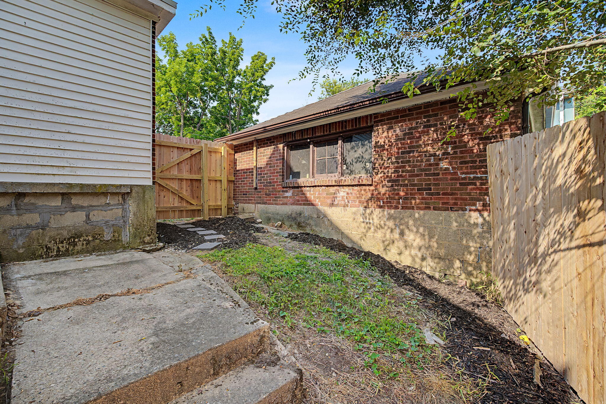 Light, Springfield, Ohio 45504