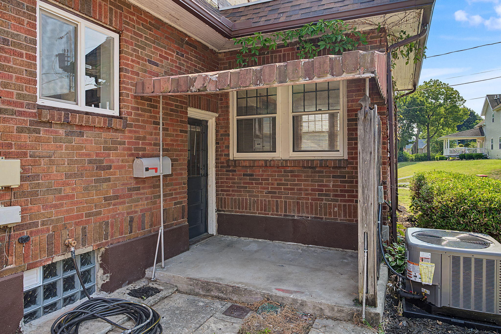 Light, Springfield, Ohio 45504
