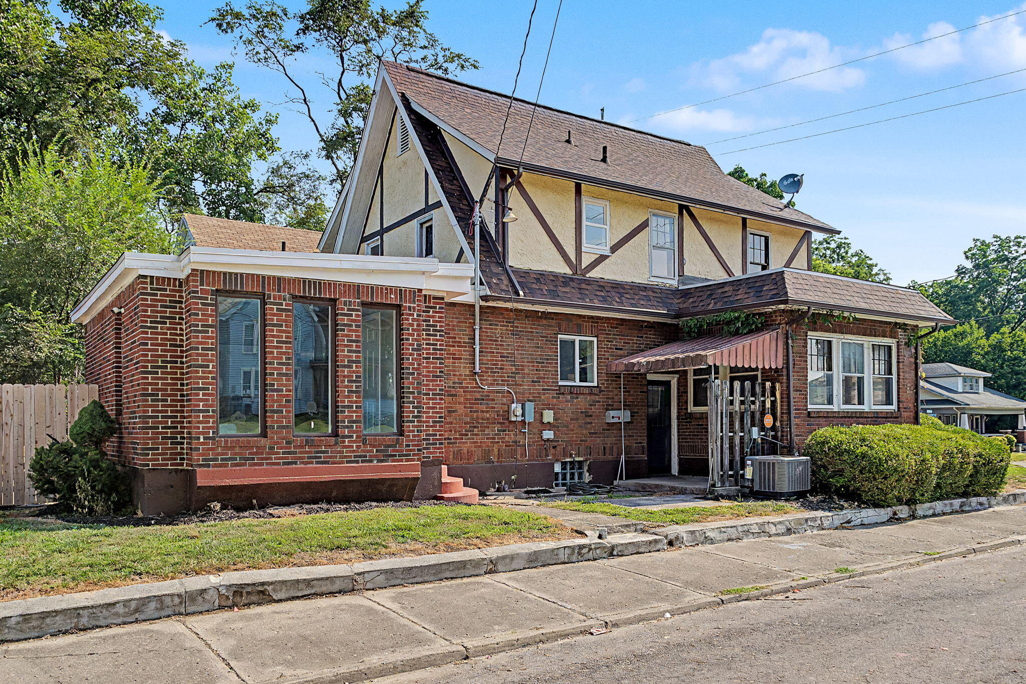Light, Springfield, Ohio 45504