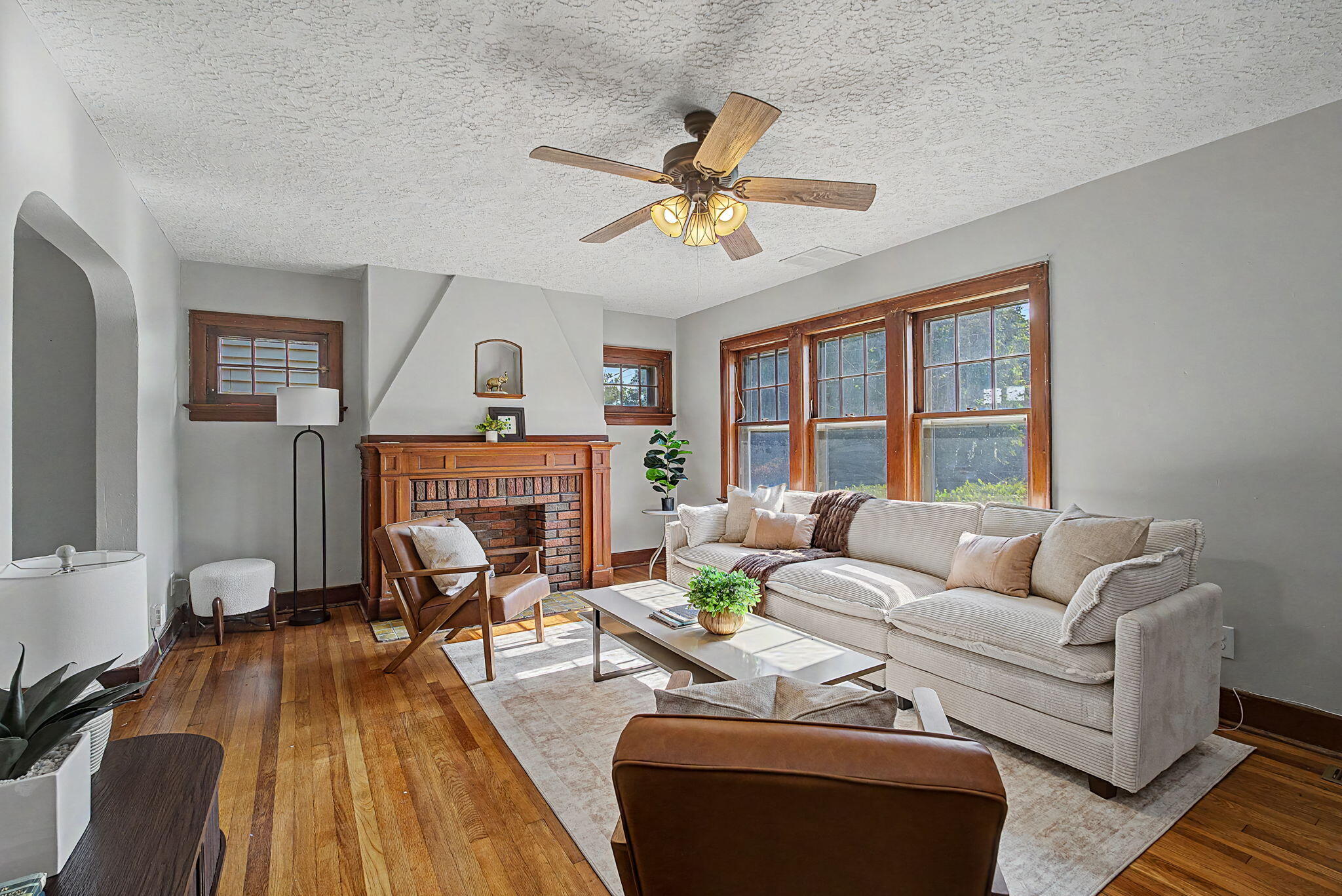Light, Springfield, Ohio 45504