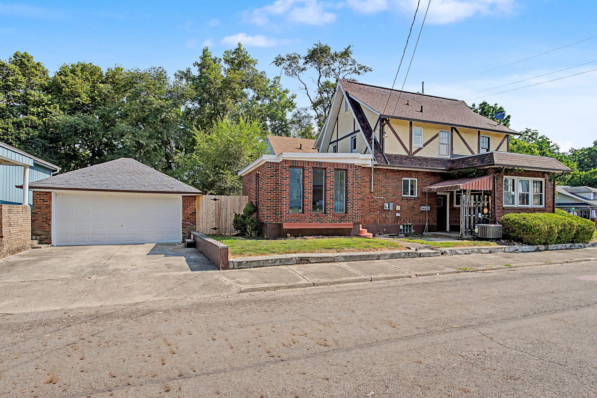 Light, Springfield, Ohio 45504