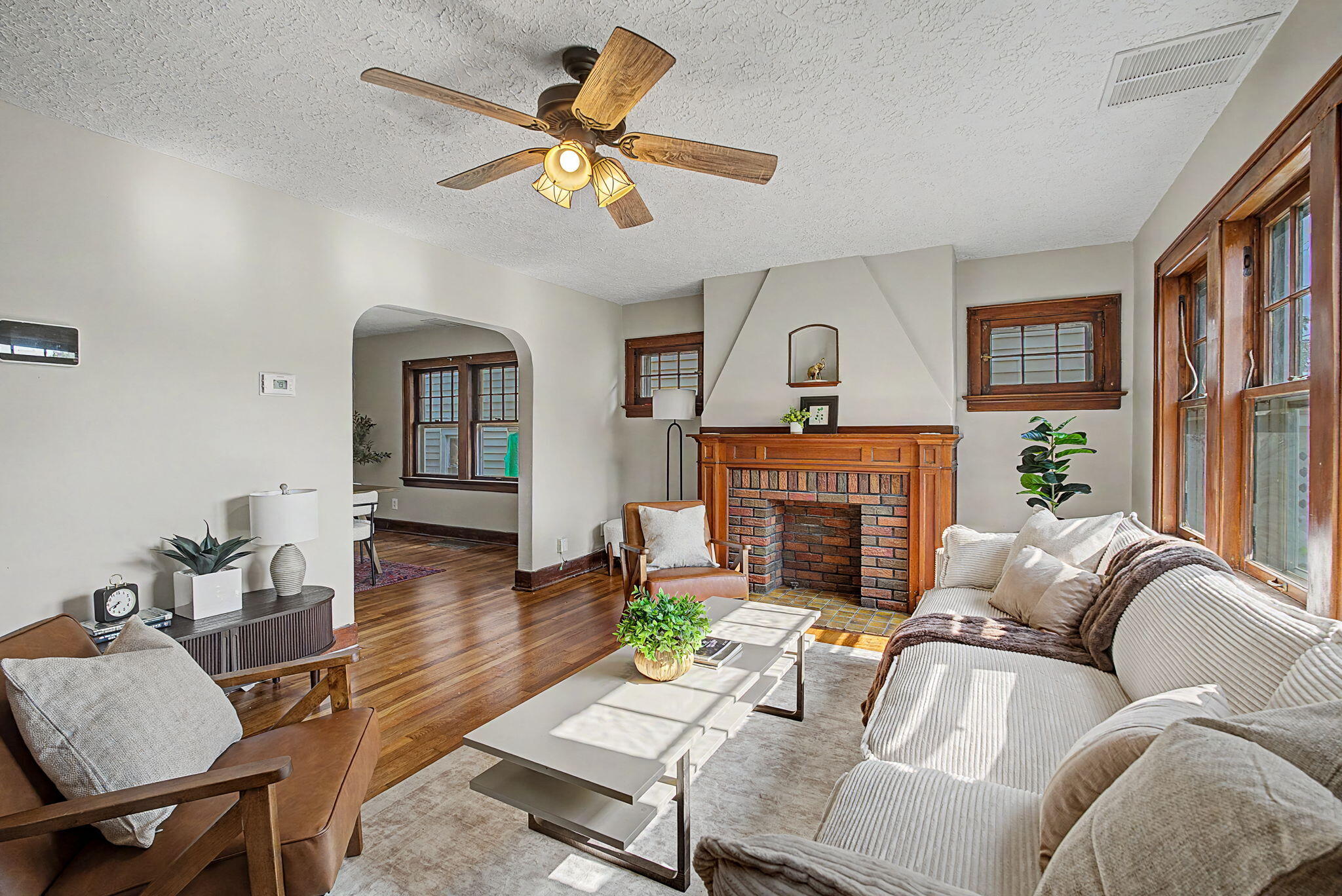 Light, Springfield, Ohio 45504