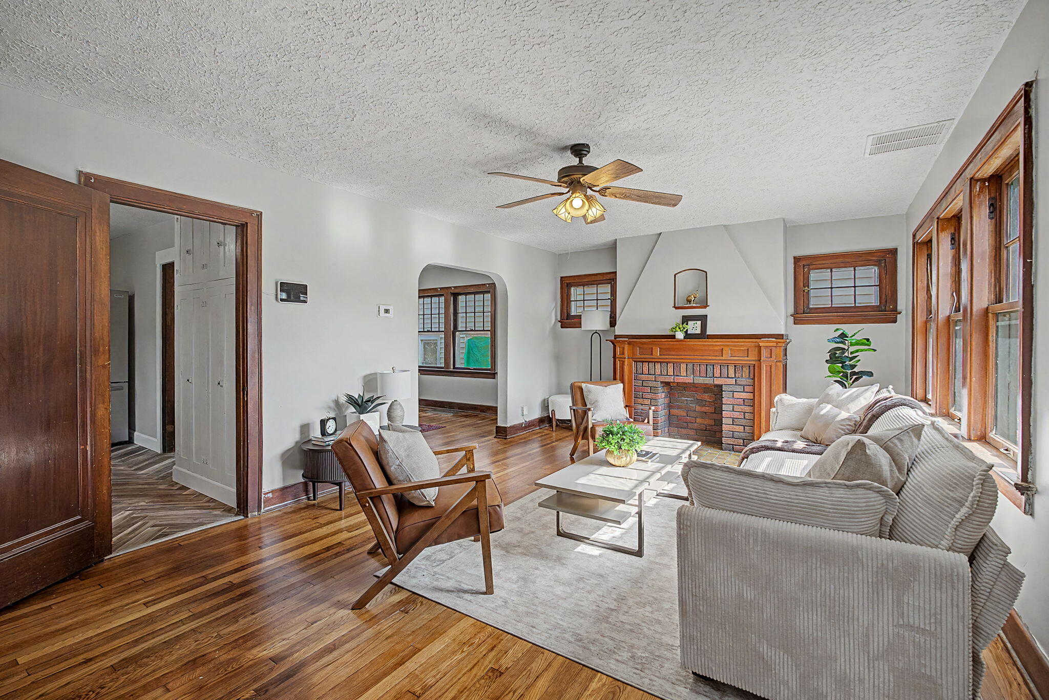 Light, Springfield, Ohio 45504